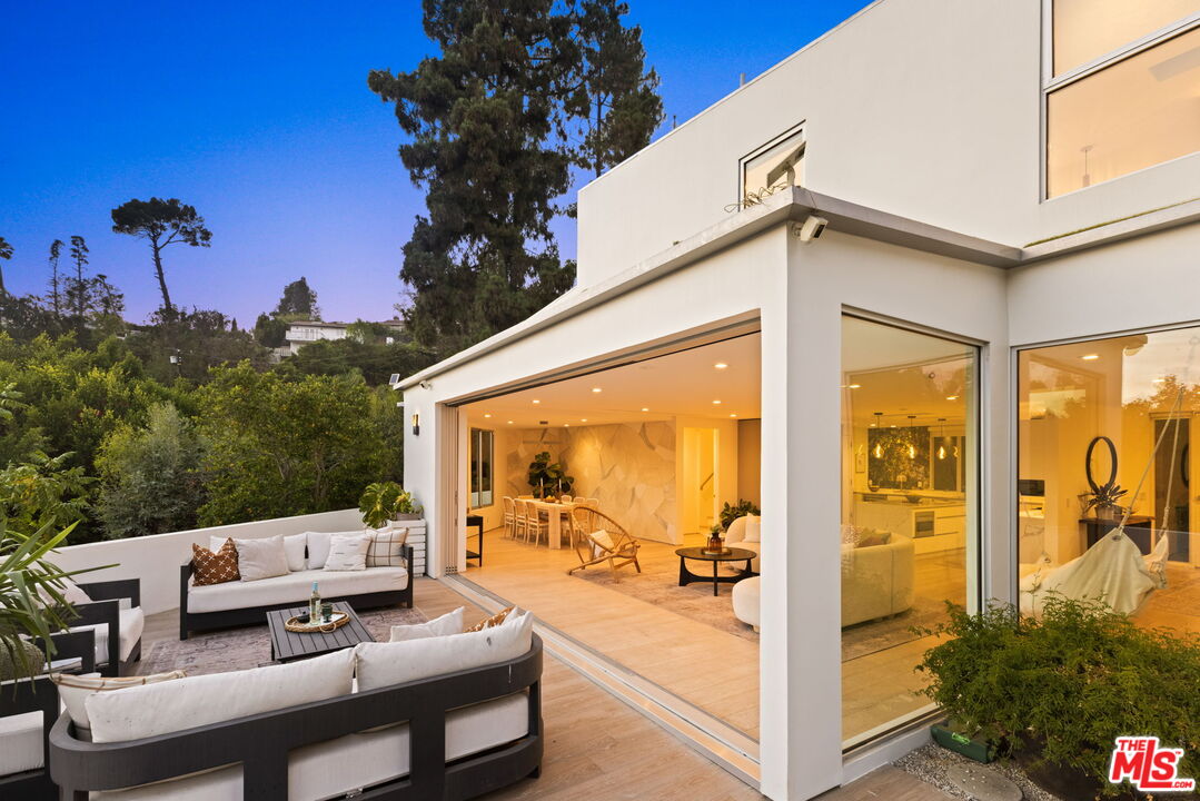 Los Angeles, California, 90046, United States, 4 Bedrooms Bedrooms, ,4 BathroomsBathrooms,Residential,For Sale,1912038