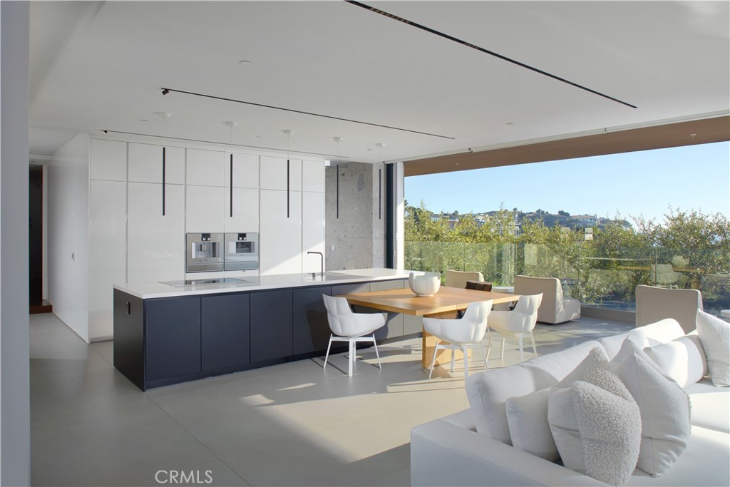 Laguna Beach, California, 92651, United States, 4 Bedrooms Bedrooms, ,6 BathroomsBathrooms,Residential,For Sale,1988252