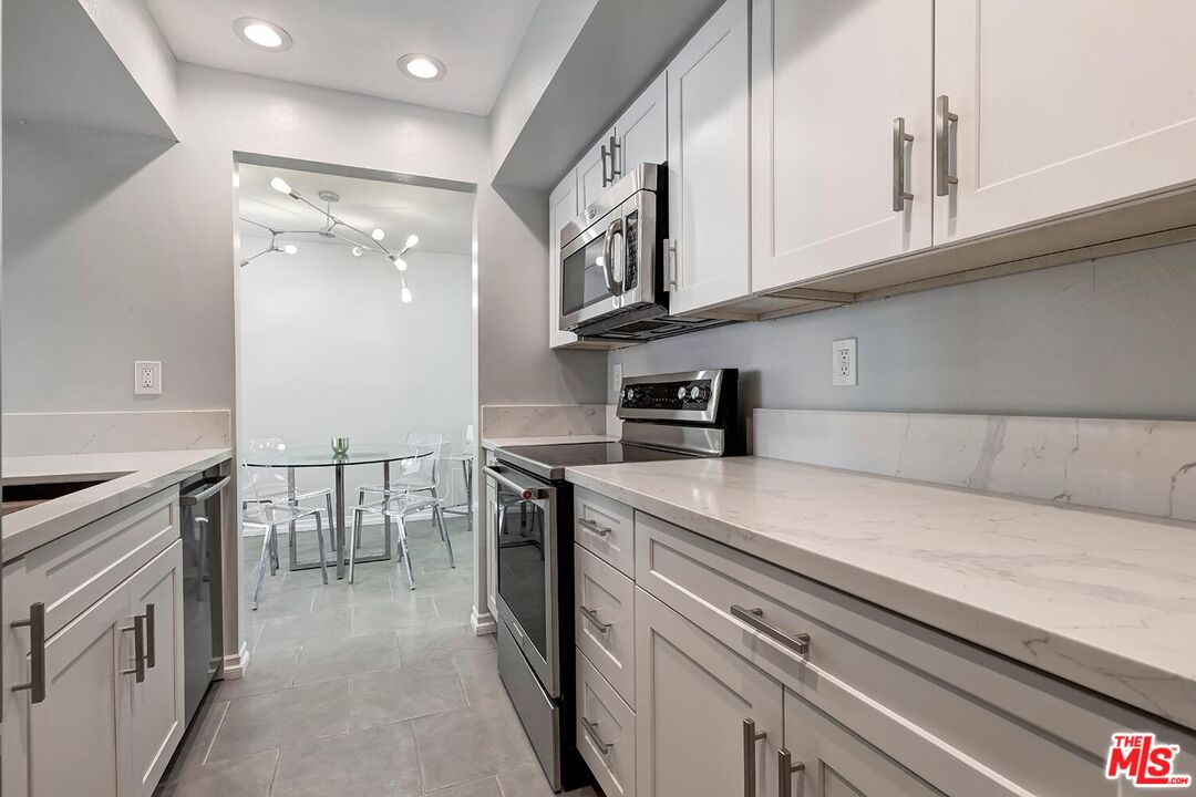 West Hollywood, California, 90069, United States, 1 Bedroom Bedrooms, ,1 BathroomBathrooms,Residential,For Sale,1939893