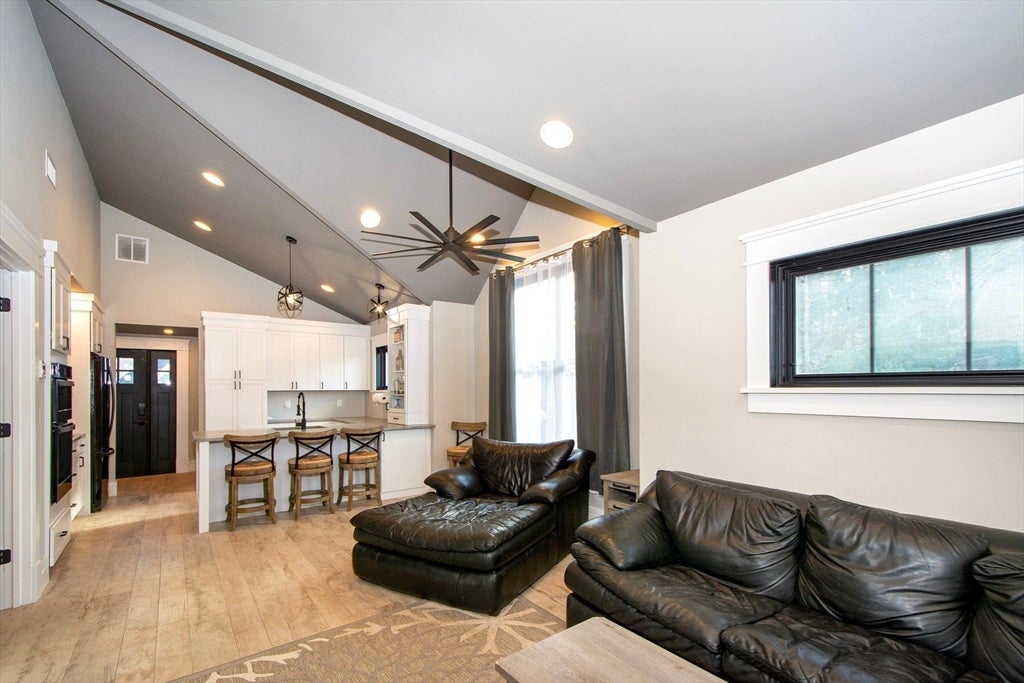 Carver, Massachusetts, 02330, United States, 5 Bedrooms Bedrooms, ,6 BathroomsBathrooms,Residential,For Sale,2005561