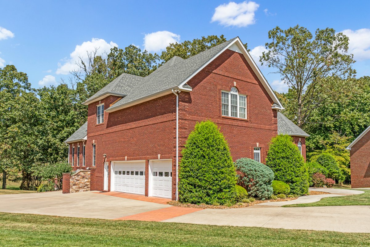 Tullahoma, Tennessee, 37388, United States, 6 Bedrooms Bedrooms, ,5 BathroomsBathrooms,Residential,For Sale,1851275