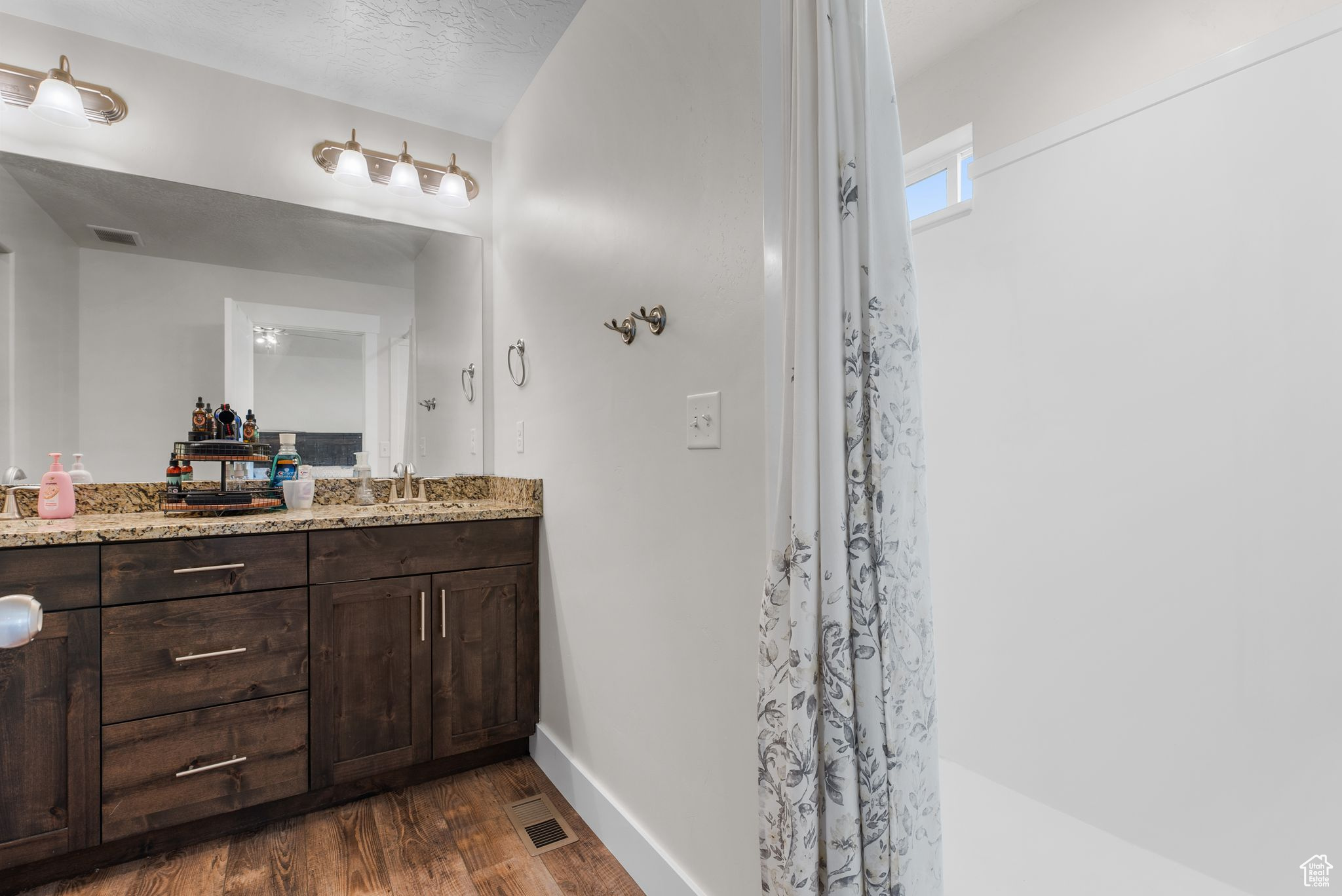 Tooele, Utah, 84074, United States, 5 Bedrooms Bedrooms, ,3 BathroomsBathrooms,Residential,For Sale,1907581