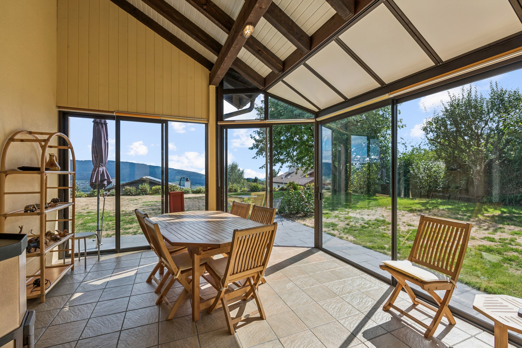  Stunning detached villa with a beautiful garden and 2 enclosed garages - 物件實景
