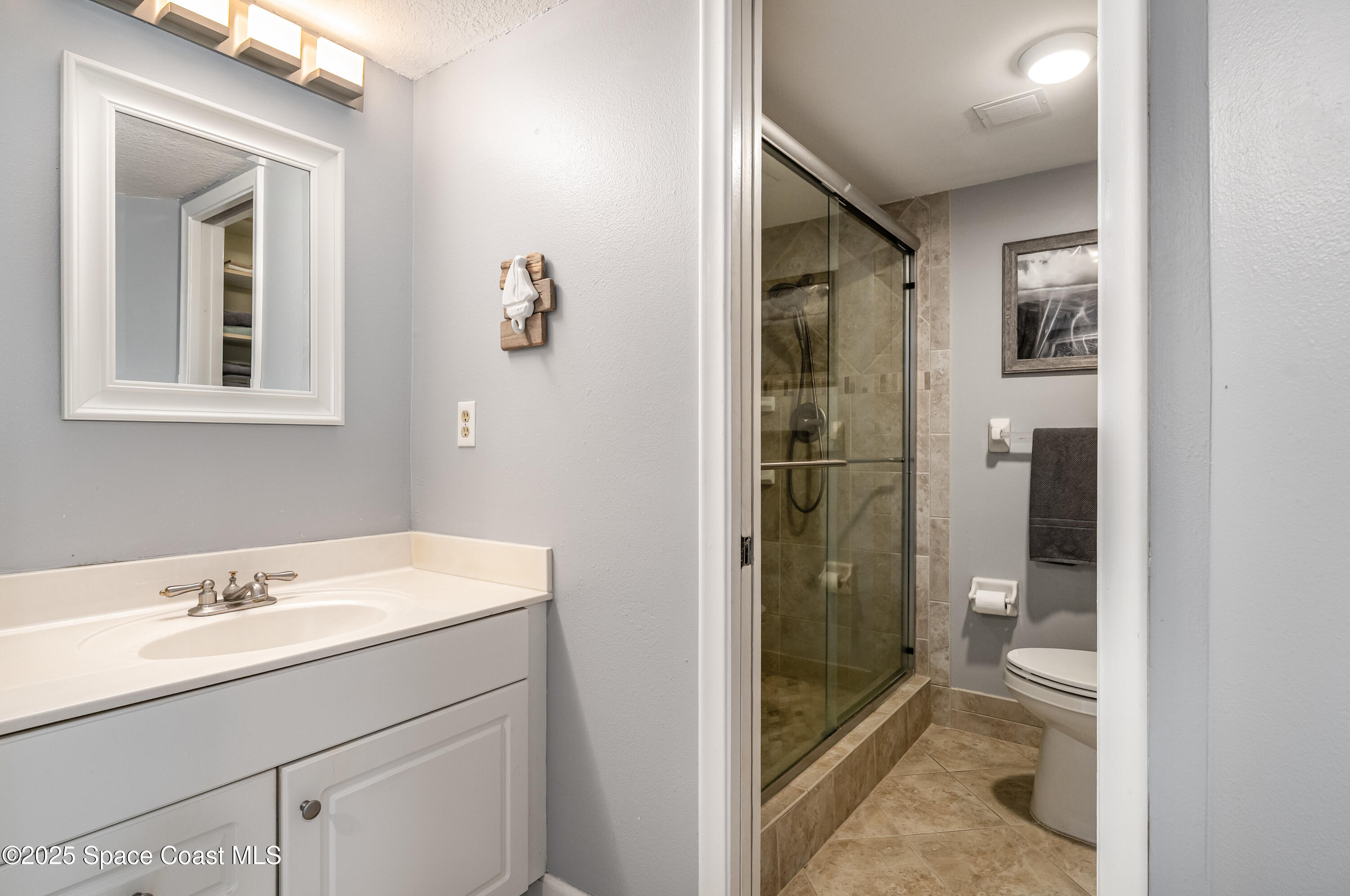 Cocoa Beach, Florida, 32931, United States, 2 Bedrooms Bedrooms, ,2 BathroomsBathrooms,Residential,For Sale,1979043