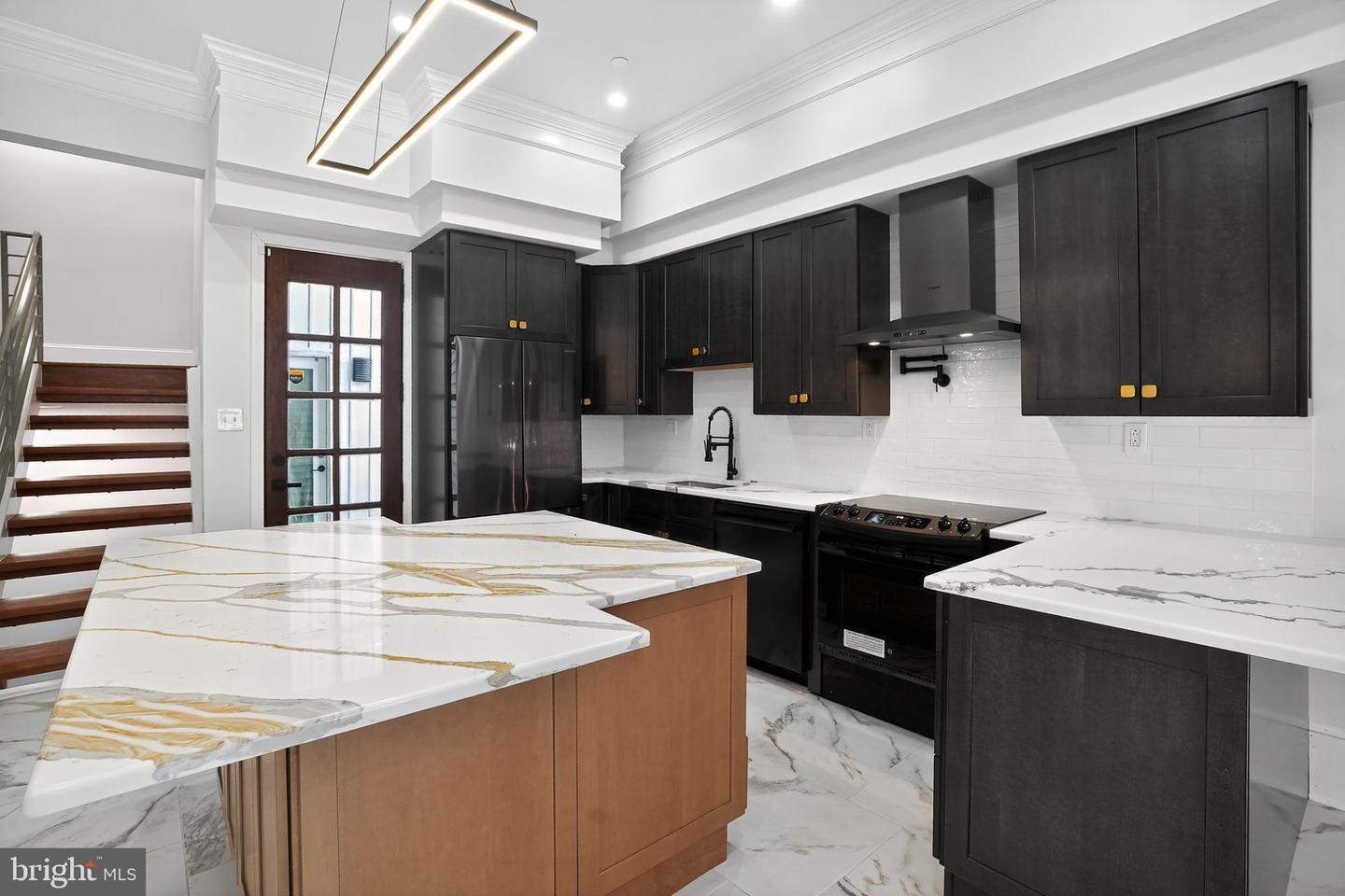 Philadelphia, Pennsylvania, 19147, United States, 3 Bedrooms Bedrooms, ,4 BathroomsBathrooms,Residential,For Sale,1926434