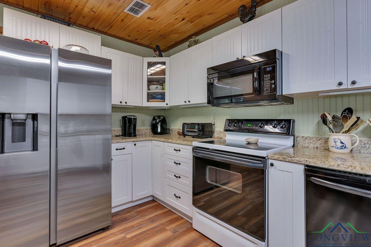 Marshall, Texas, 75672, United States, 3 Bedrooms Bedrooms, ,3 BathroomsBathrooms,Residential,For Sale,1906787