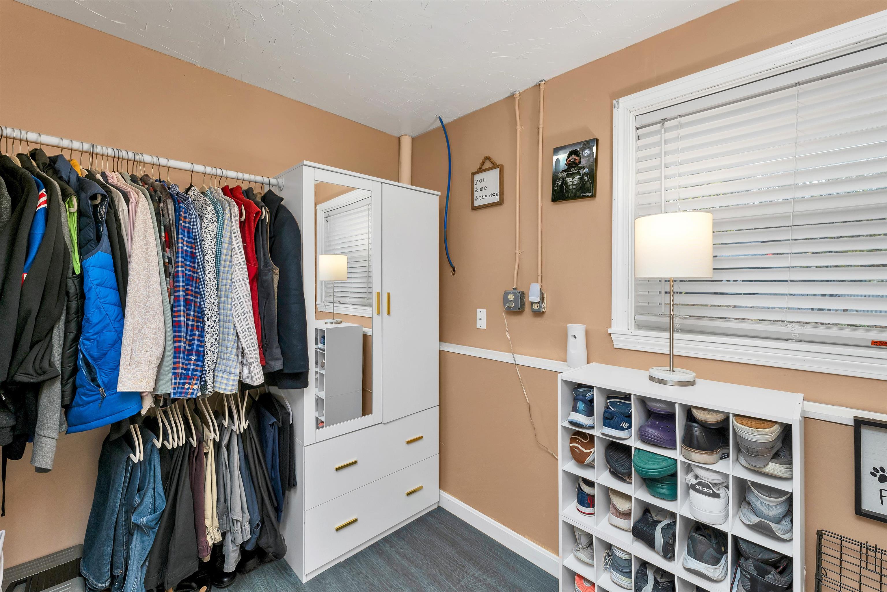 Hooksett, New Hampshire, 03106, United States, 3 Bedrooms Bedrooms, ,2 BathroomsBathrooms,Residential,For Sale,1992104