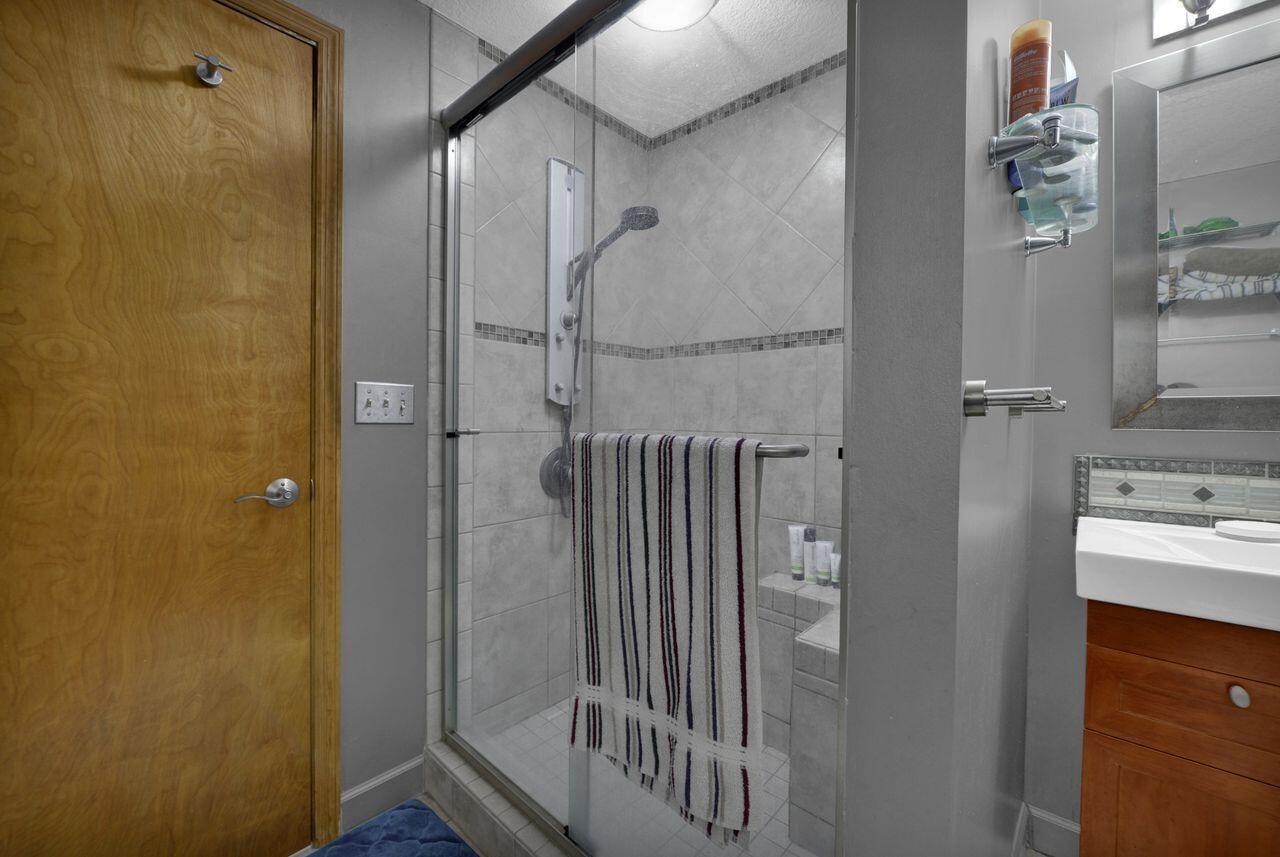 Granville, Ohio, 43023, United States, 5 Bedrooms Bedrooms, ,3 BathroomsBathrooms,Residential,For Sale,1970810