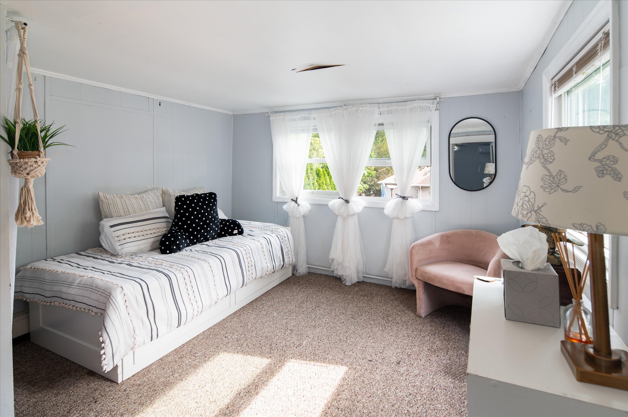  737 Bradley Street - 物件實景