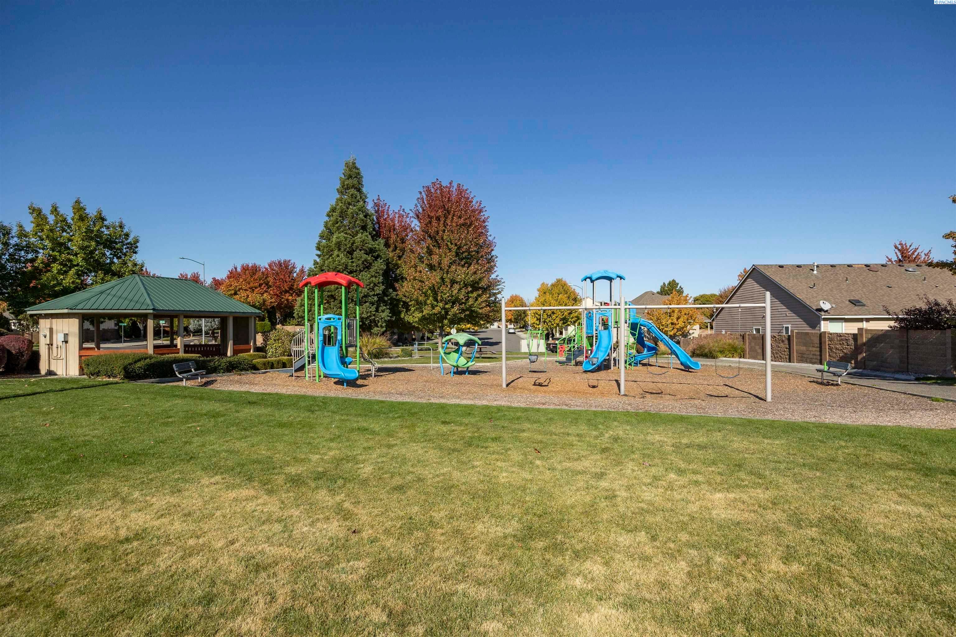 Kennewick, Washington, 99338, United States, 4 Bedrooms Bedrooms, ,2 BathroomsBathrooms,Residential,For Sale,1981833