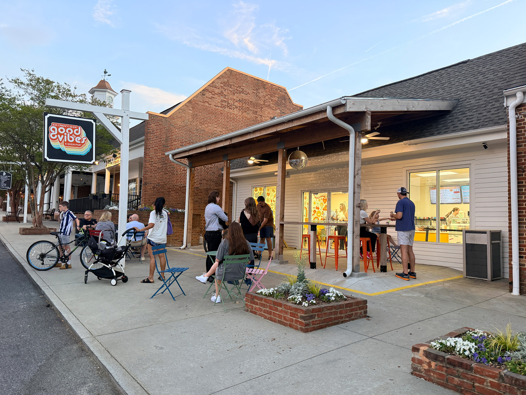  Standout Home in the Beloved Dunwoody North Neighborhood - 物件實景