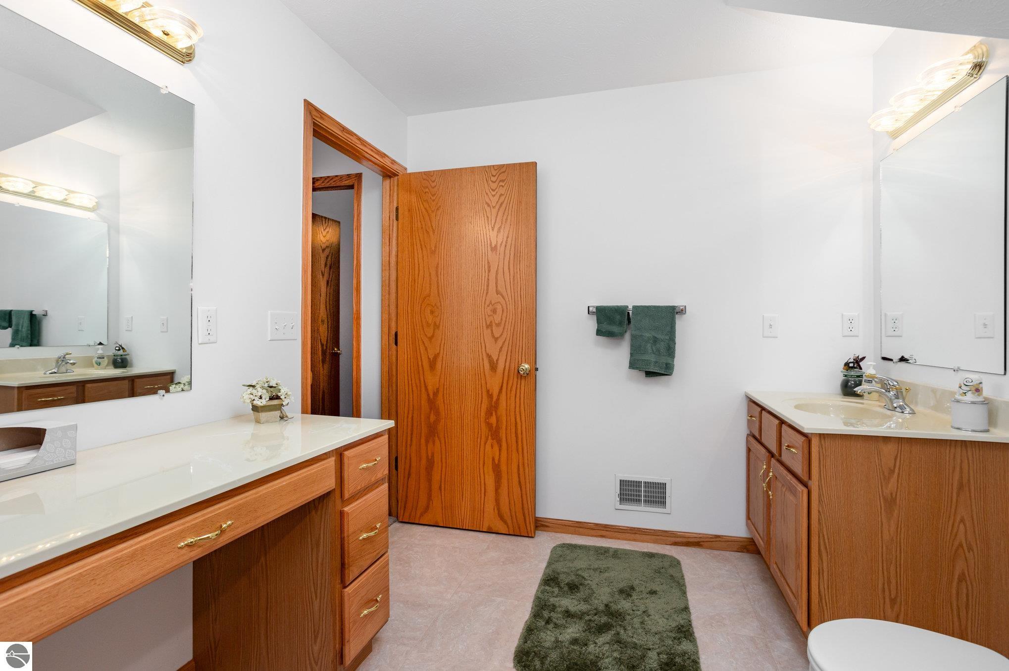 Harrison, Michigan, 48625, United States, 5 Bedrooms Bedrooms, ,4 BathroomsBathrooms,Residential,For Sale,1916275