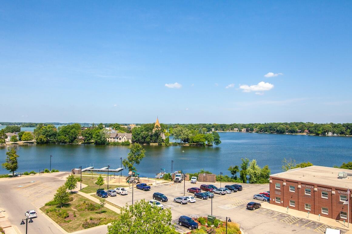 Oconomowoc, Wisconsin, 53066, United States, 1 Bedroom Bedrooms, ,2 BathroomsBathrooms,Residential,For Sale,1819550