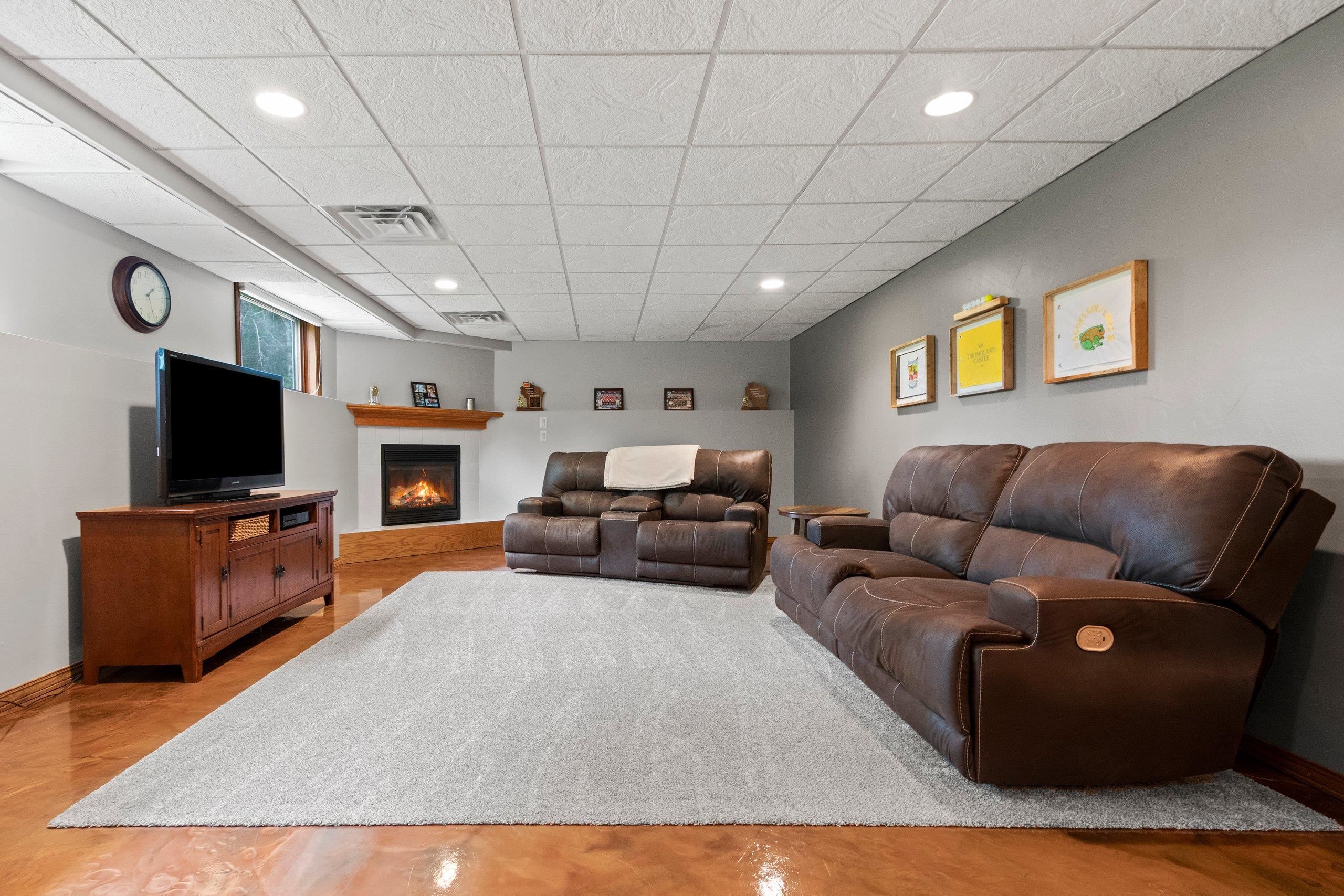 DE PERE, Wisconsin, 54115, United States, 3 Bedrooms Bedrooms, ,4 BathroomsBathrooms,Residential,For Sale,1912239