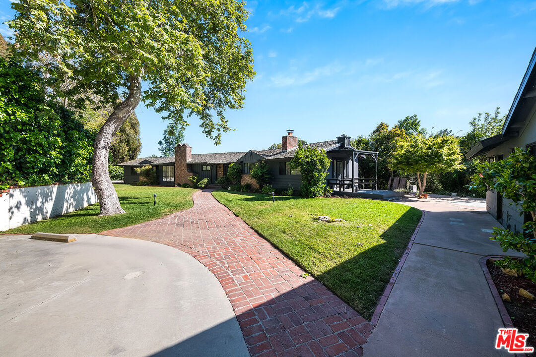Los Angeles, California, 90049, United States, 2 Bedrooms Bedrooms, ,3 BathroomsBathrooms,Residential,For Sale,1819125