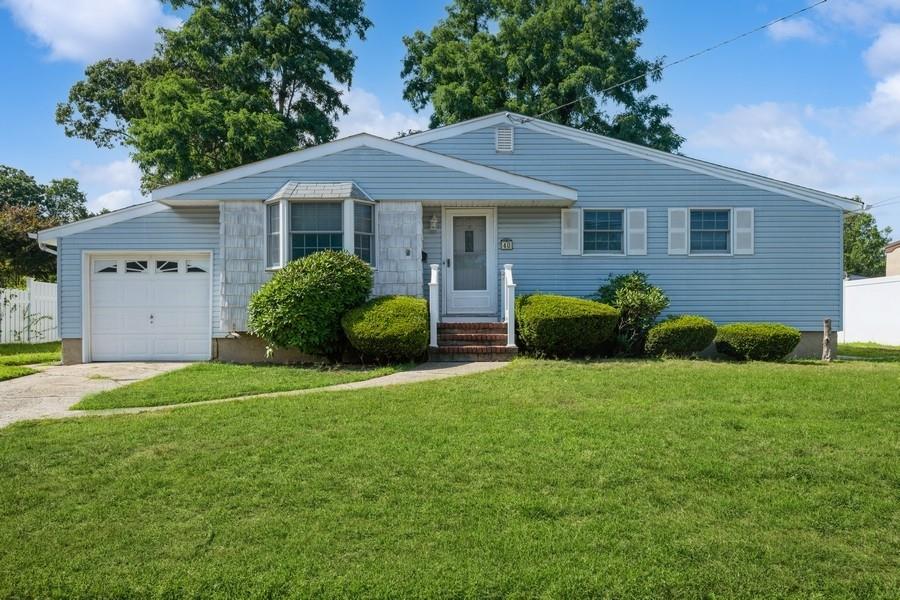 Lindenhurst, New York, 11757, United States, 4 Bedrooms Bedrooms, ,2 BathroomsBathrooms,Residential,For Sale,1906737