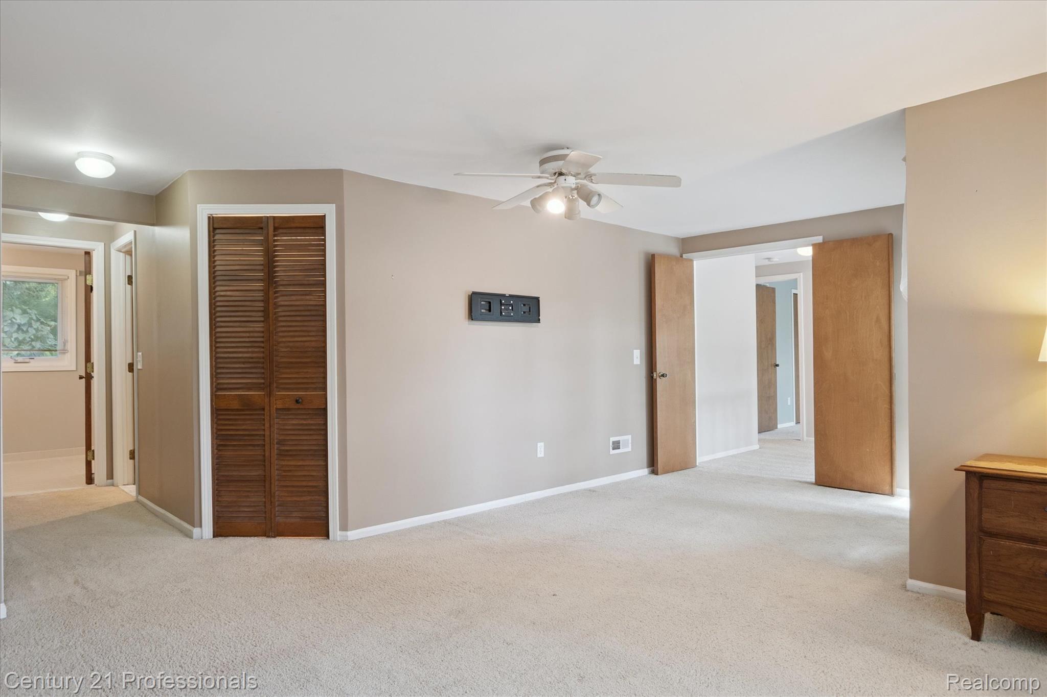 Northville, Michigan, 48167, United States, 4 Bedrooms Bedrooms, ,3 BathroomsBathrooms,Residential,For Sale,1980855