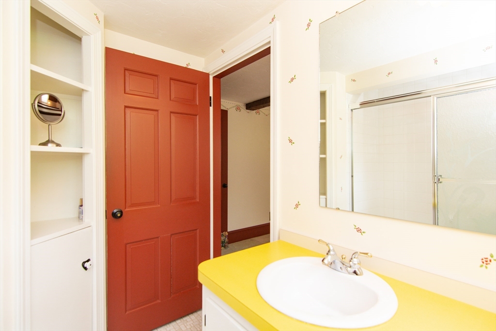 Hanson, Massachusetts, 02341, United States, 3 Bedrooms Bedrooms, ,Residential,For Sale,1920673