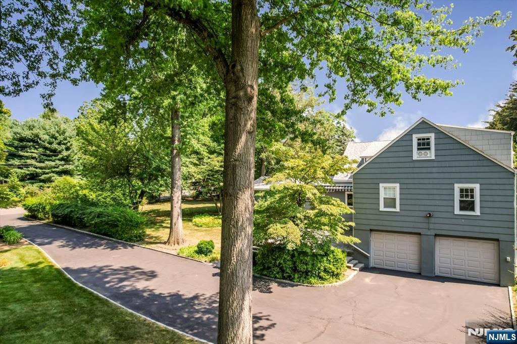 Wyckoff, New Jersey, 07481, United States, 5 Bedrooms Bedrooms, ,3 BathroomsBathrooms,Residential,For Sale,1920026