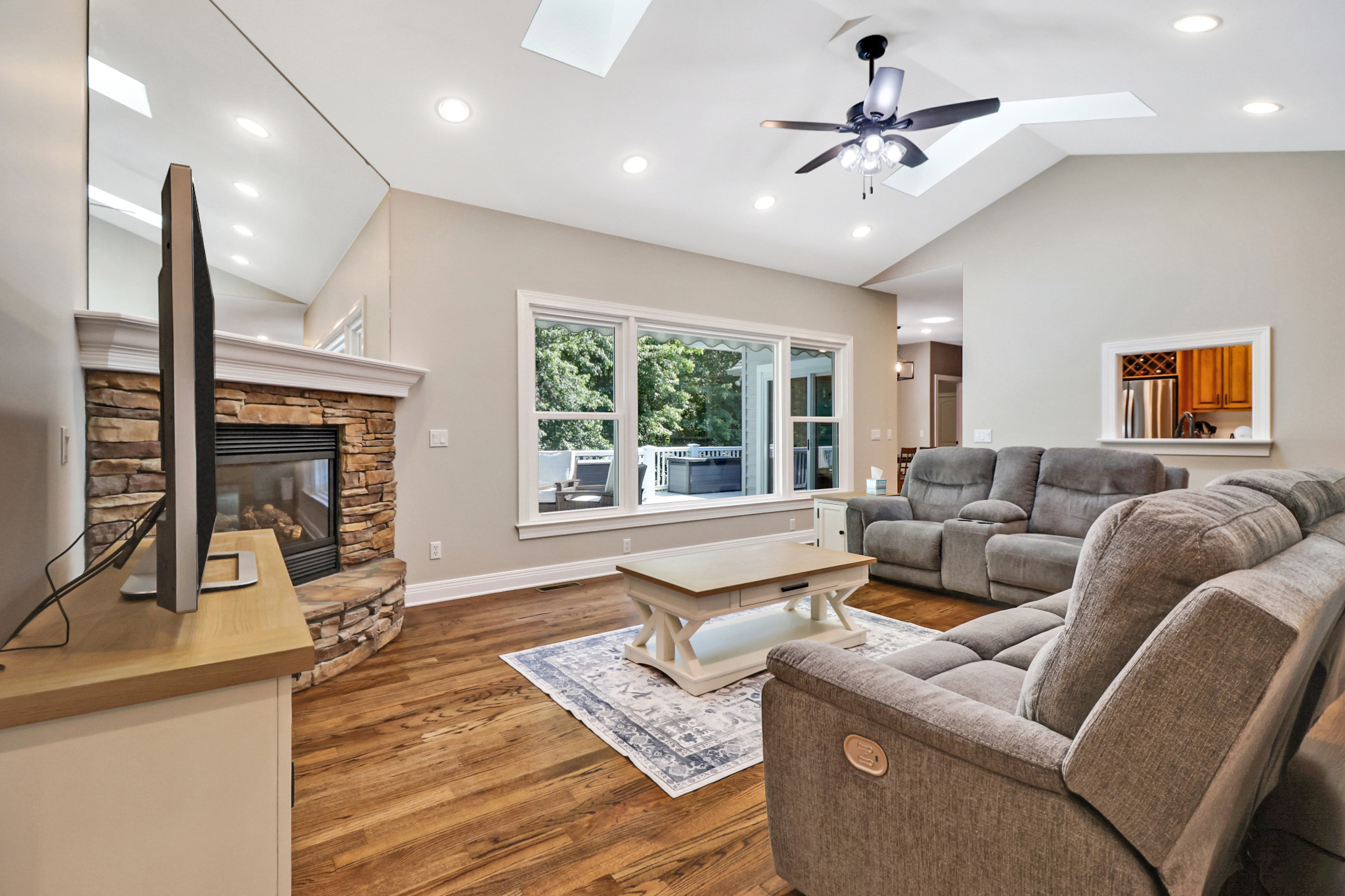 Crossville, Tennessee, 38558, United States, 4 Bedrooms Bedrooms, ,3 BathroomsBathrooms,Residential,For Sale,1976801