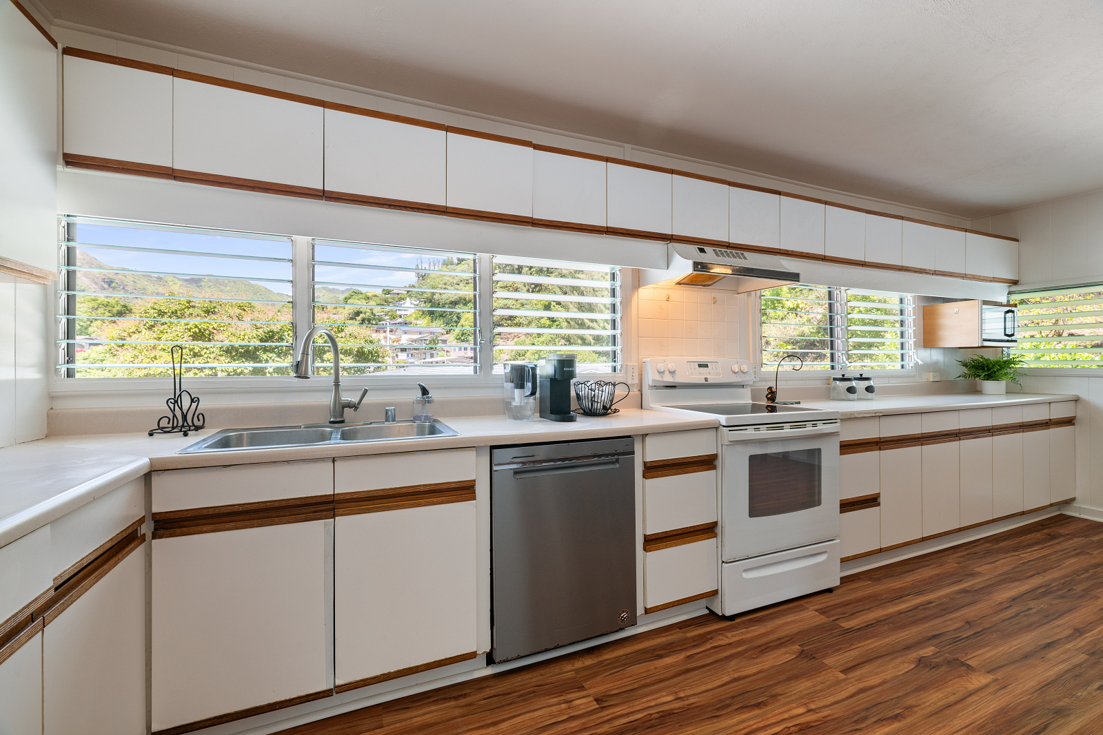 Honolulu, Hawaii, 96817, United States, 4 Bedrooms Bedrooms, ,3 BathroomsBathrooms,Residential,For Sale,2008120