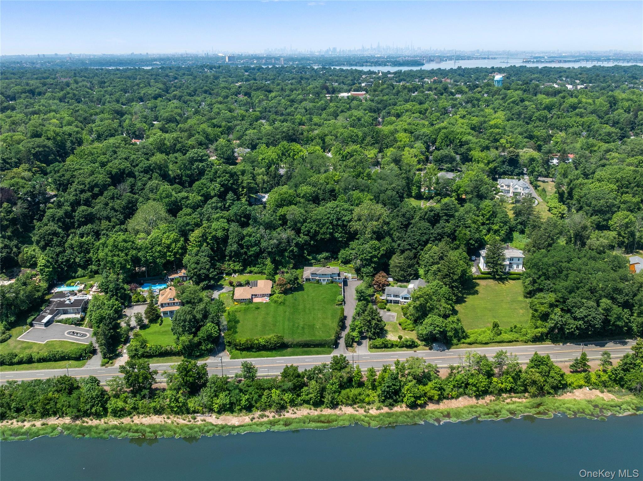  353 E Shore Road, Great Neck, NY, 11023 - 物件實景