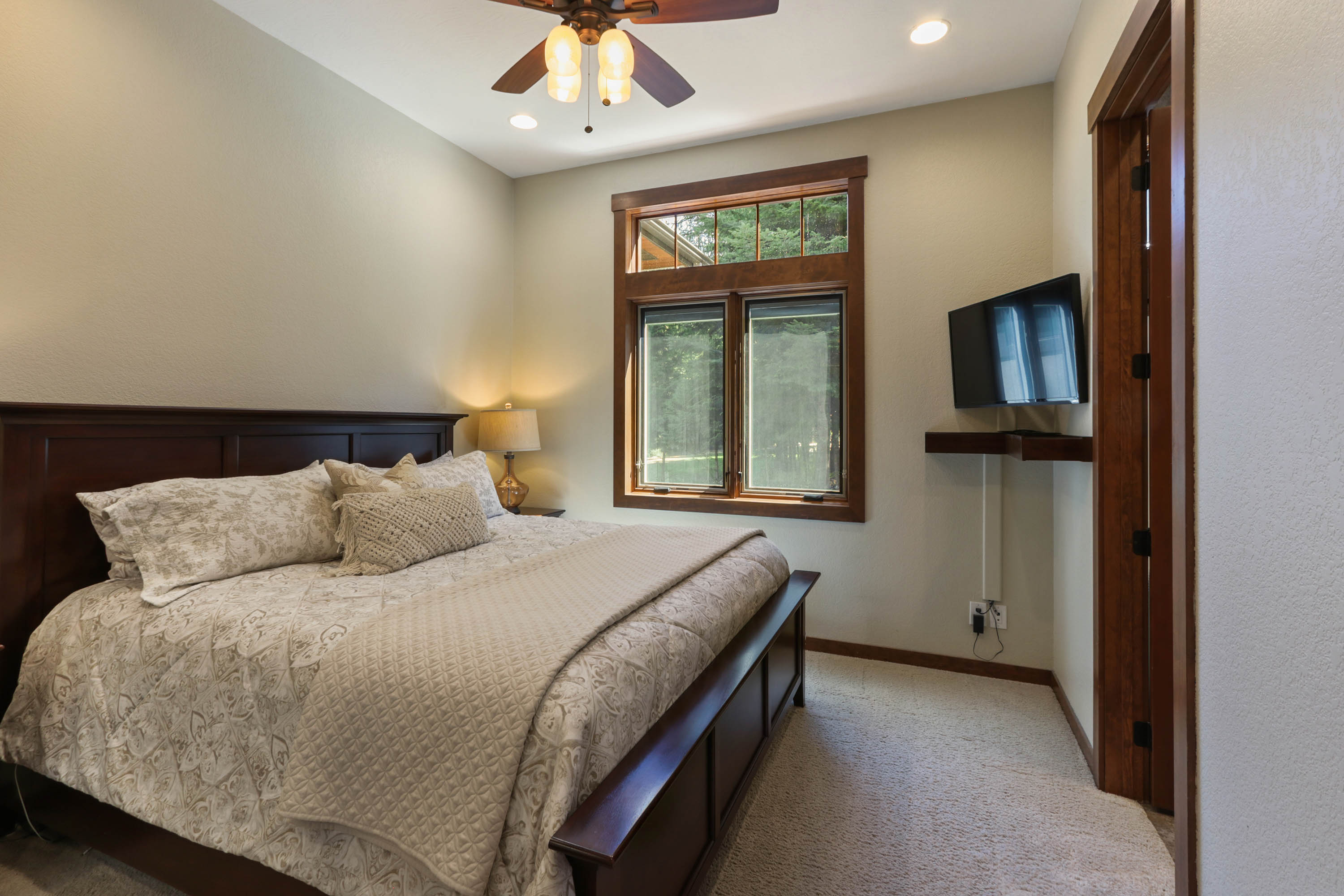 Priest River, Idaho, 83856, United States, 4 Bedrooms Bedrooms, ,5 BathroomsBathrooms,Residential,For Sale,1921614