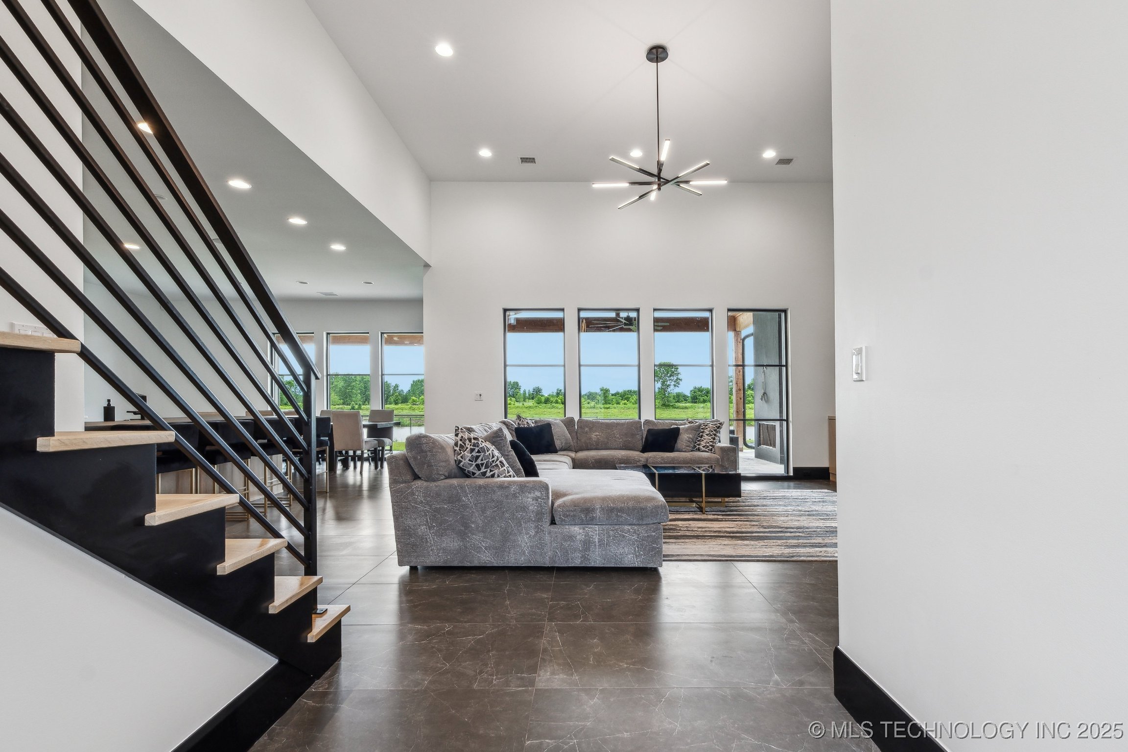 Bixby, Oklahoma, 74008, United States, 5 Bedrooms Bedrooms, ,5 BathroomsBathrooms,Residential,For Sale,1838867