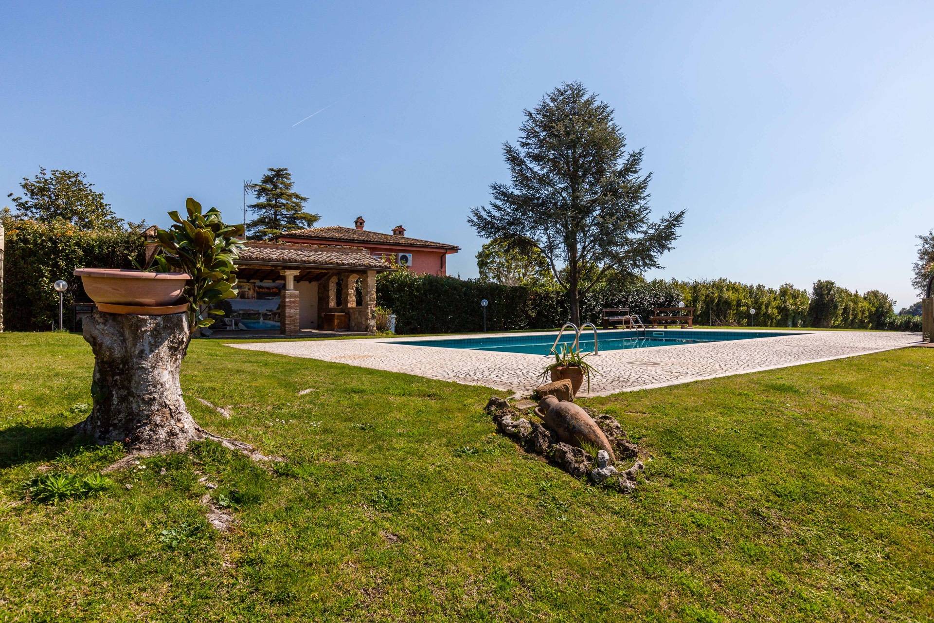 Sacrofano, Roma, 00060, IT, 6 Bedrooms Bedrooms, ,5 BathroomsBathrooms,Residential,For Sale,1850375