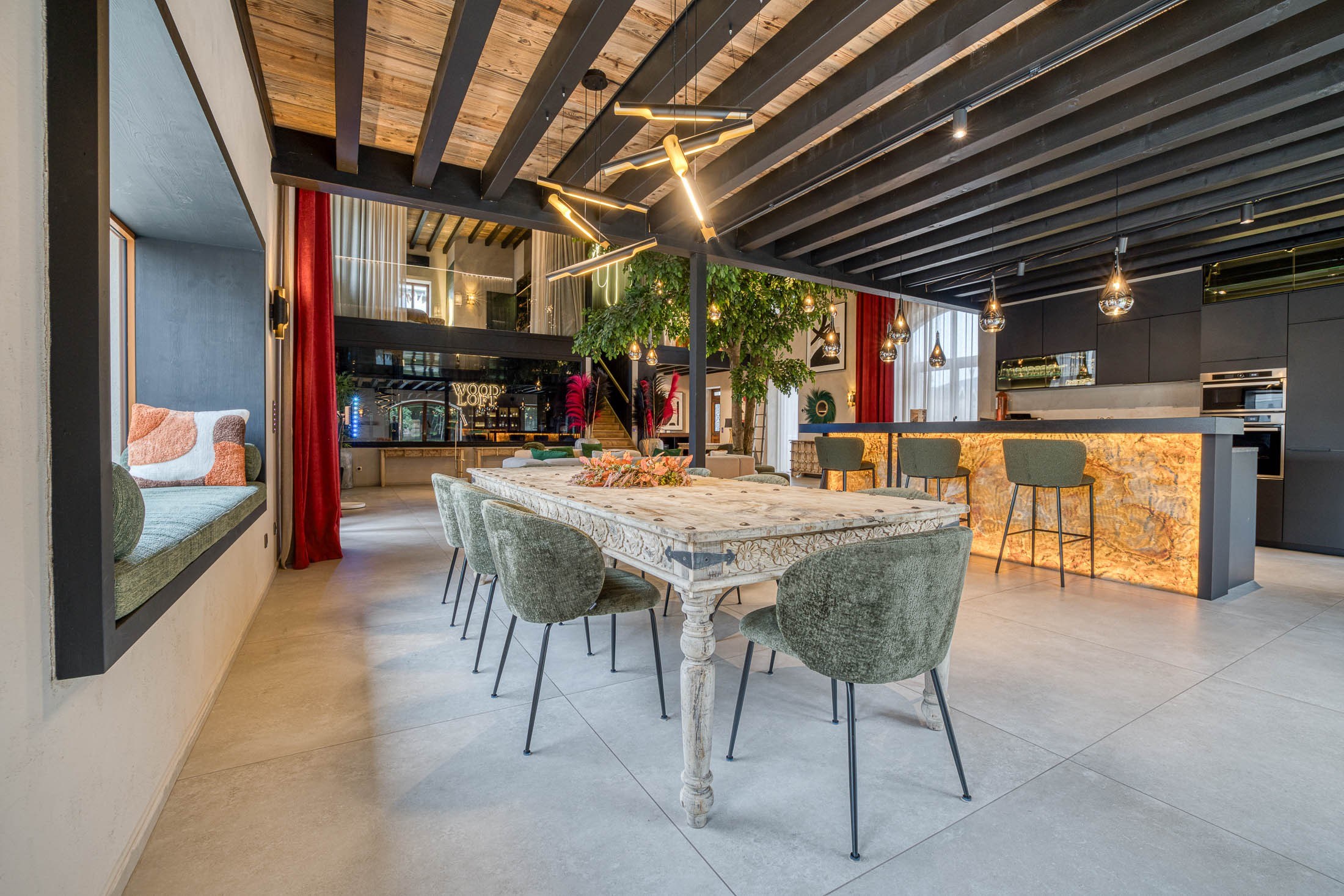 Fully renovated farmhouse just a stone