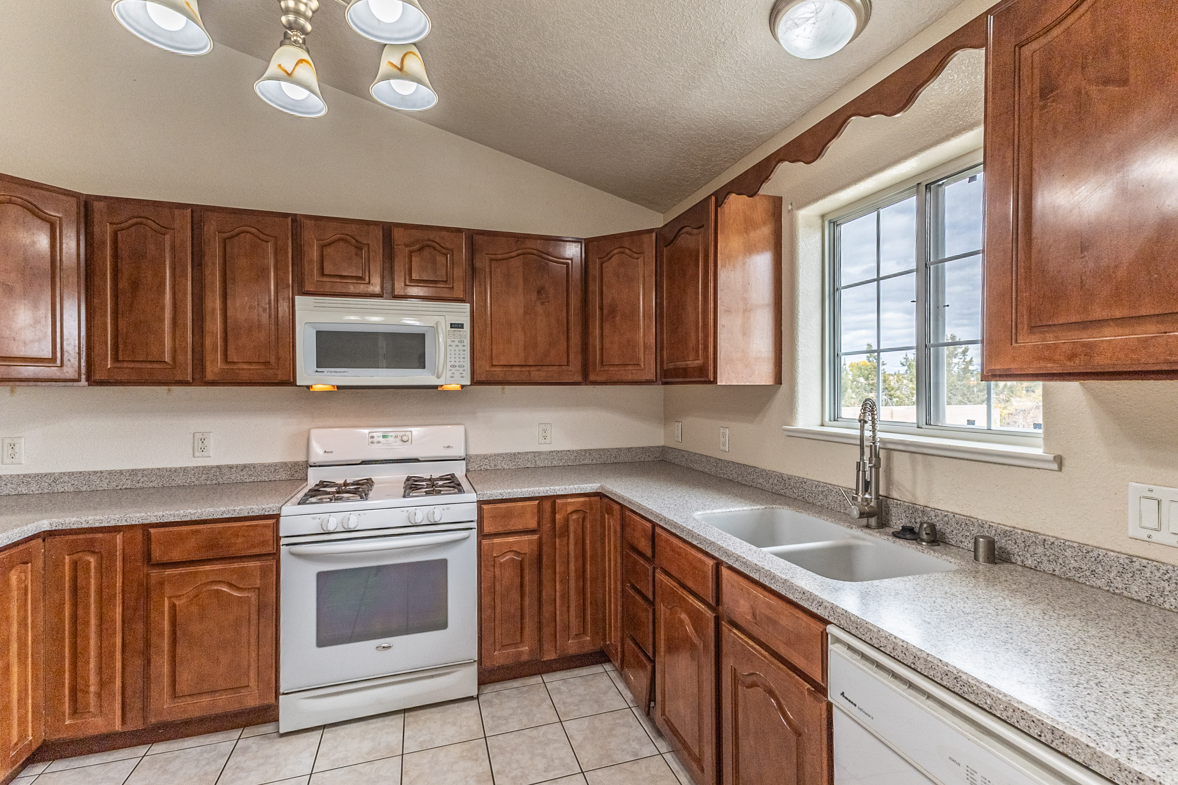 Farmington, New Mexico, 87402, United States, 4 Bedrooms Bedrooms, ,3 BathroomsBathrooms,Residential,For Sale,1995181