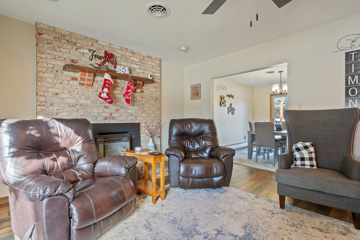 Cheyenne, Wyoming, 82009, United States, 5 Bedrooms Bedrooms, ,3 BathroomsBathrooms,Residential,For Sale,2006392