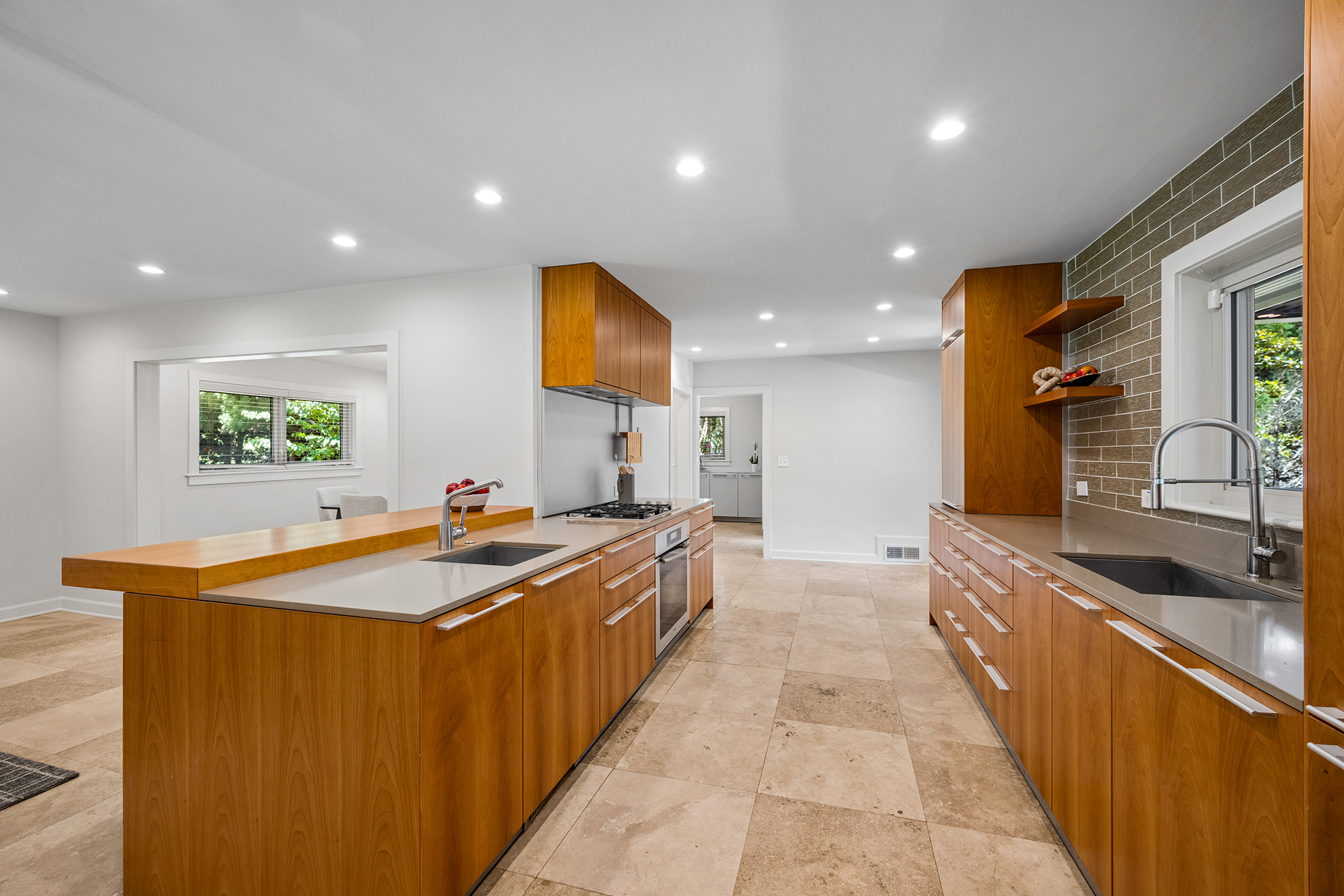  Thoughtfully Renovated Mid-Century Modern in Morningside - 物件實景