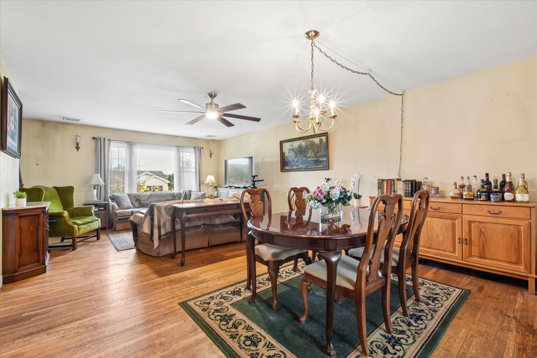  Opportunity Awaits to Reimagine Renovate and Make this Cape Cod Home Your Own - 物件實景