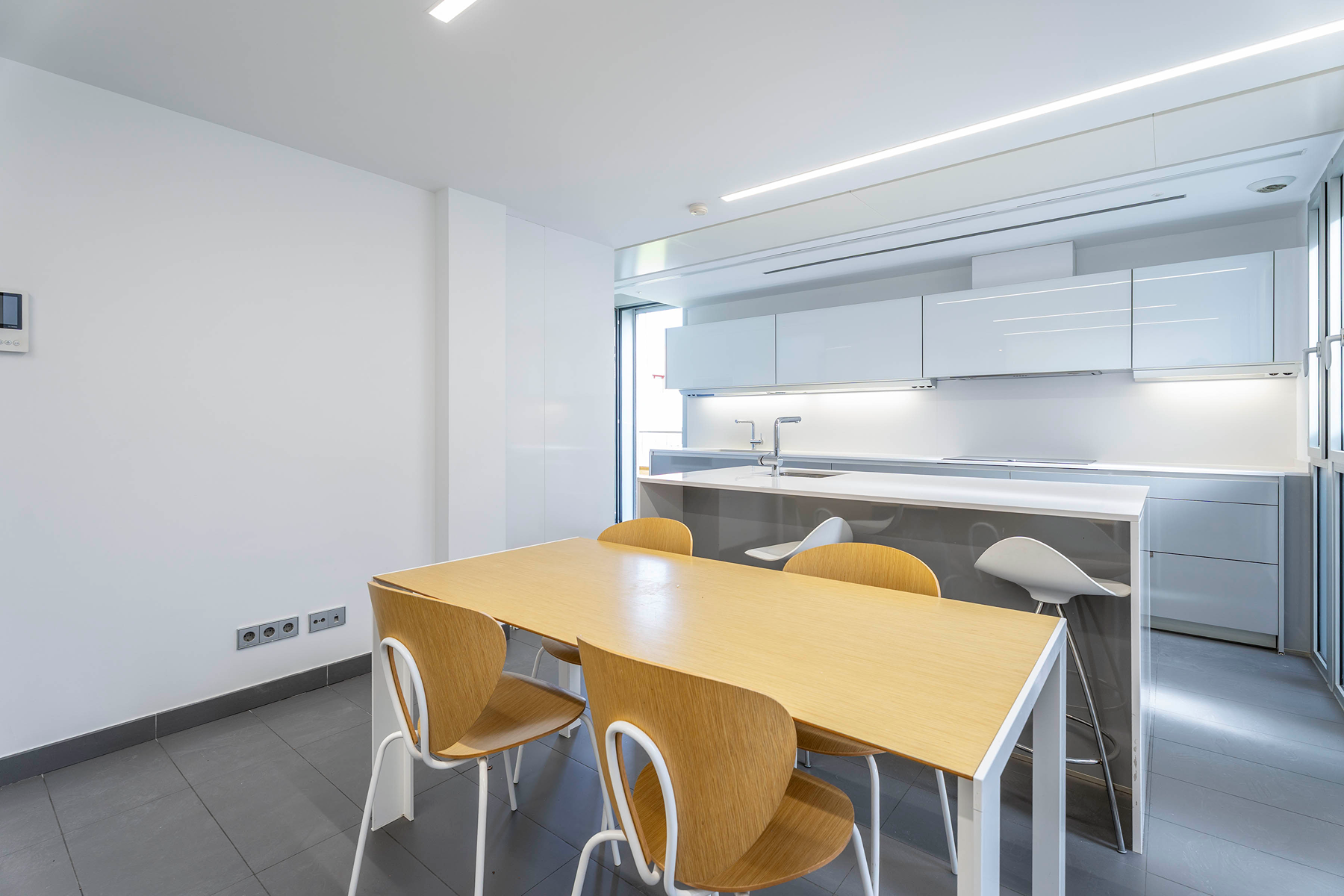 Modern Townhouse in Hortaleza, Madrid with Pool and Garden - 物件實景