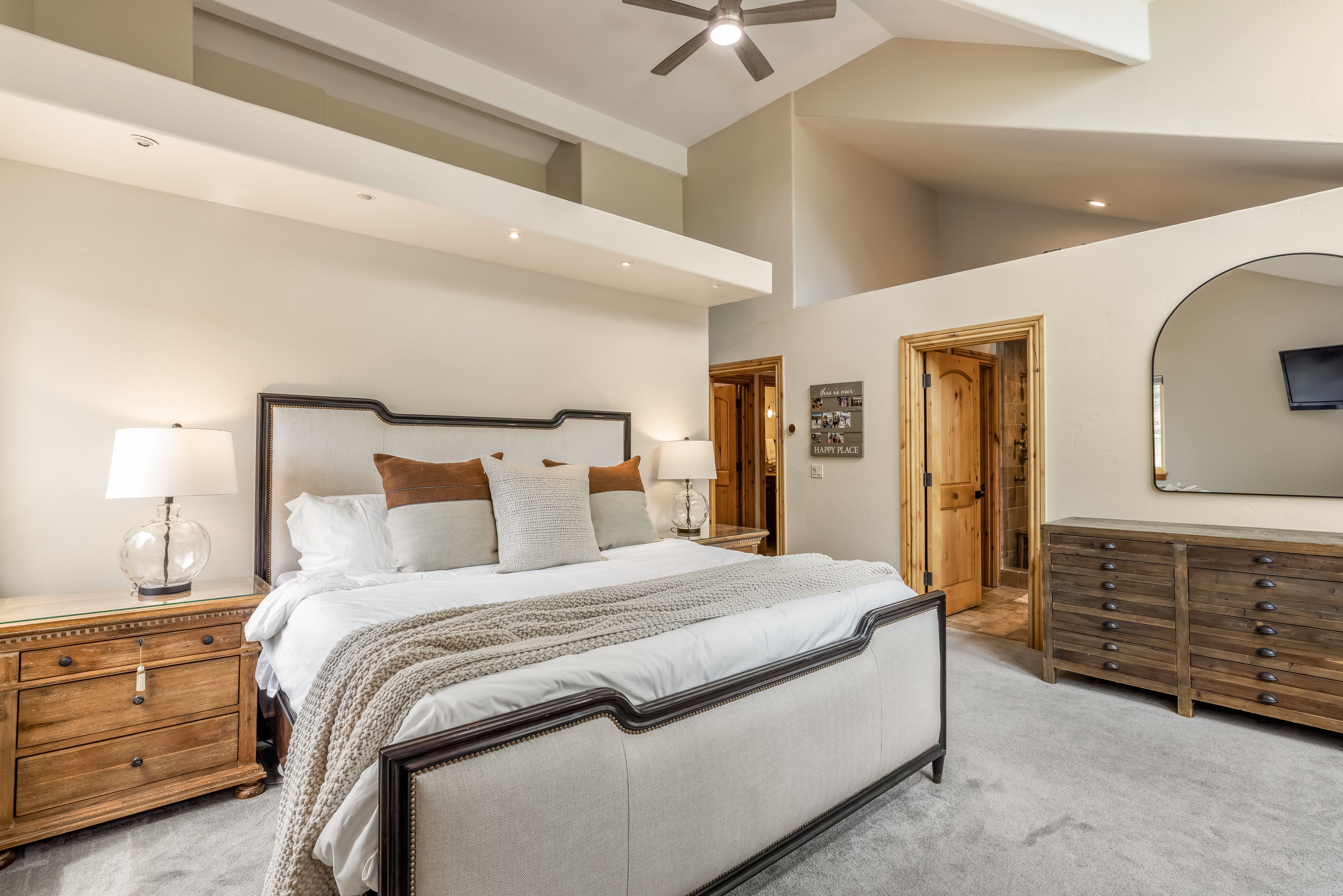  Spacious Five-Bedroom Residence with a Prime Ski-Slope View - 物件實景