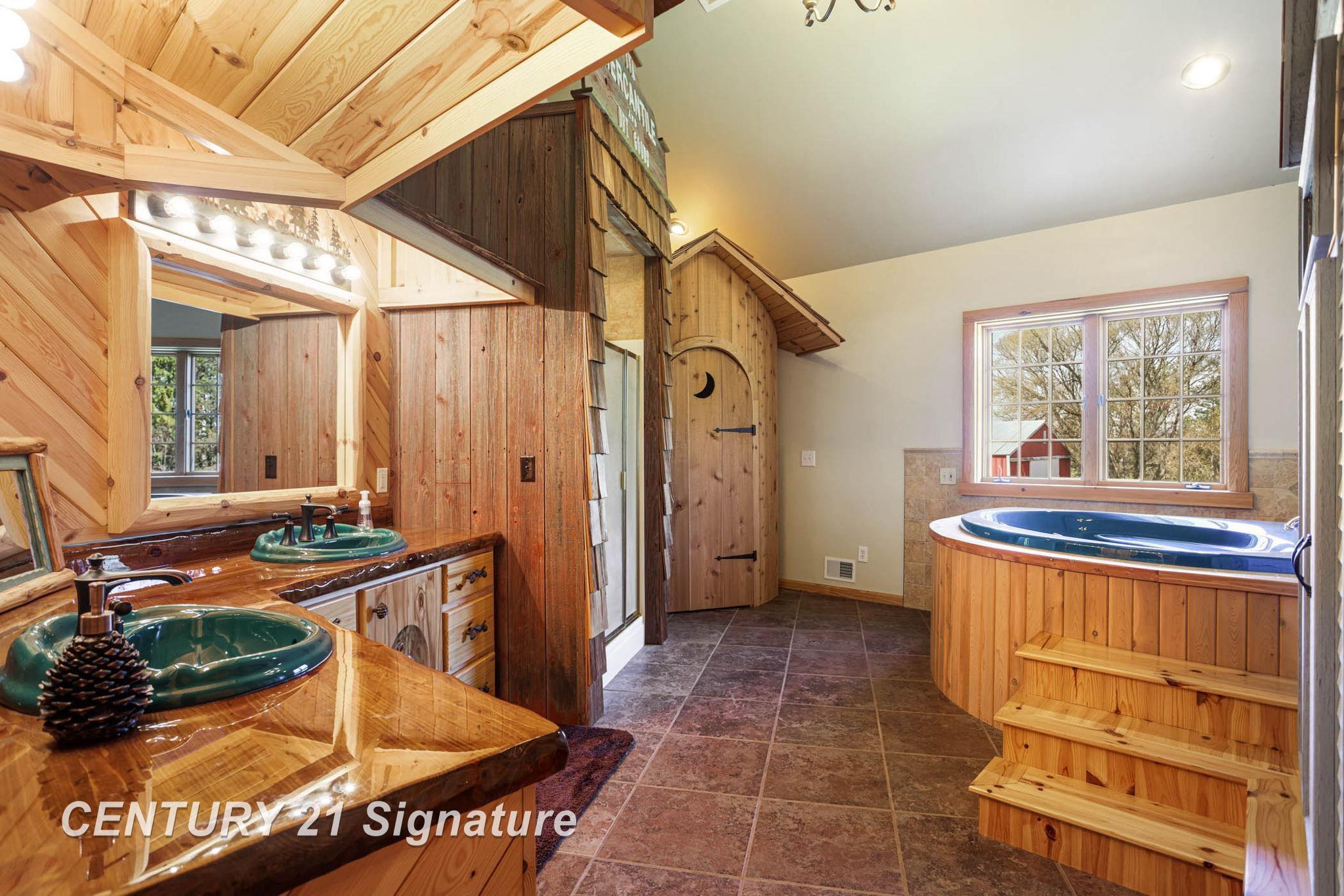 Hemlock, Michigan, 48626, United States, 6 Bedrooms Bedrooms, ,5 BathroomsBathrooms,Residential,For Sale,1984080