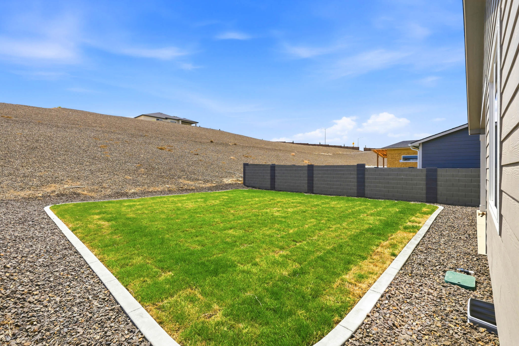  Quality builder, fully landscaped, Brand New - 物件實景