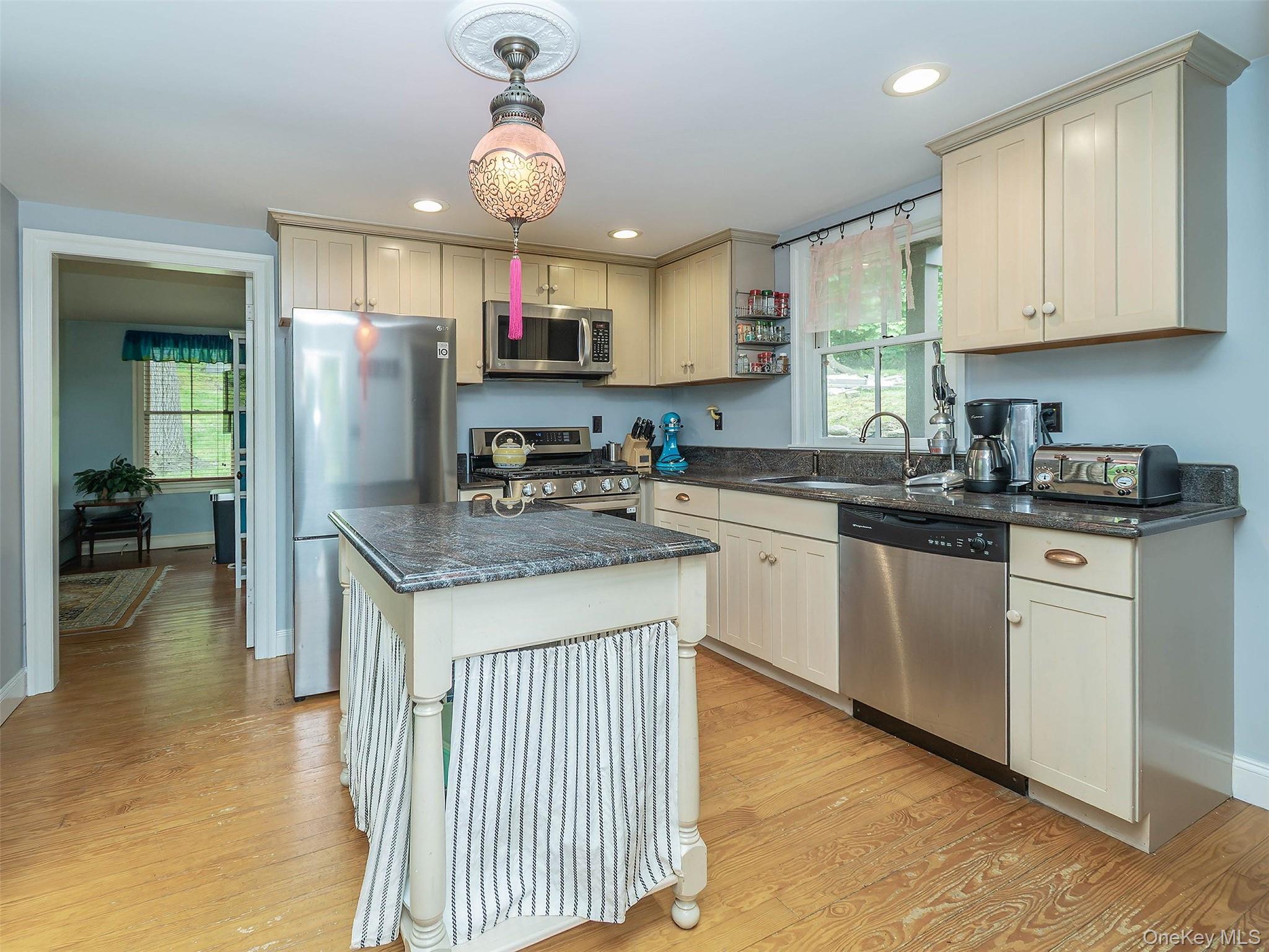  130 Mott Avenue, Roslyn, NY, 11576 - 物件實景