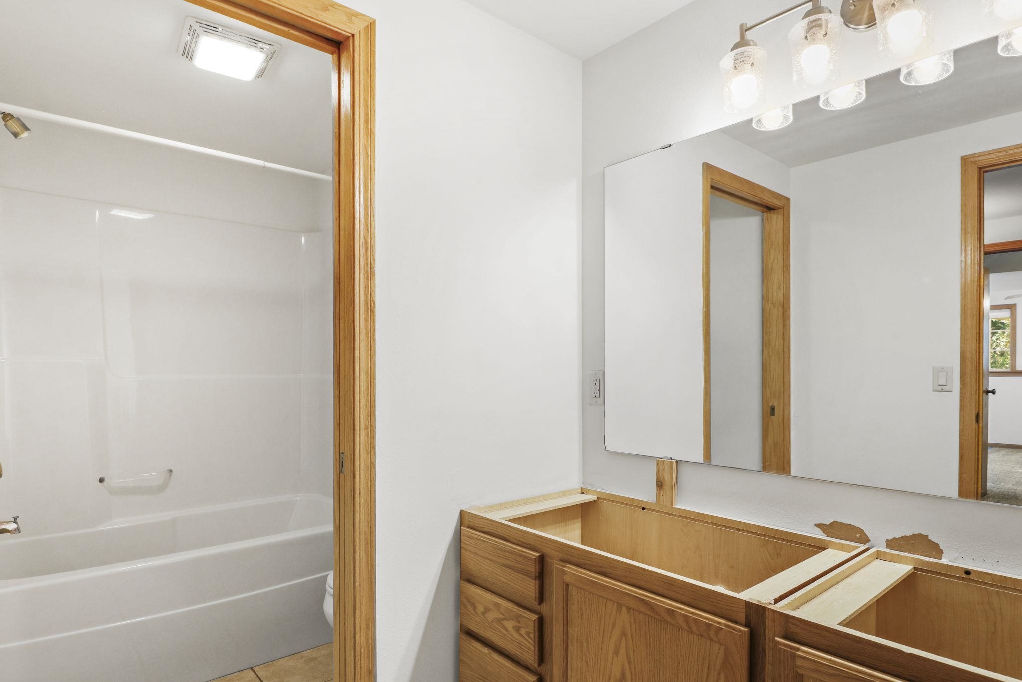 Cottage Grove, Wisconsin, 53527, United States, 6 Bedrooms Bedrooms, ,8 BathroomsBathrooms,Residential,For Sale,1982800