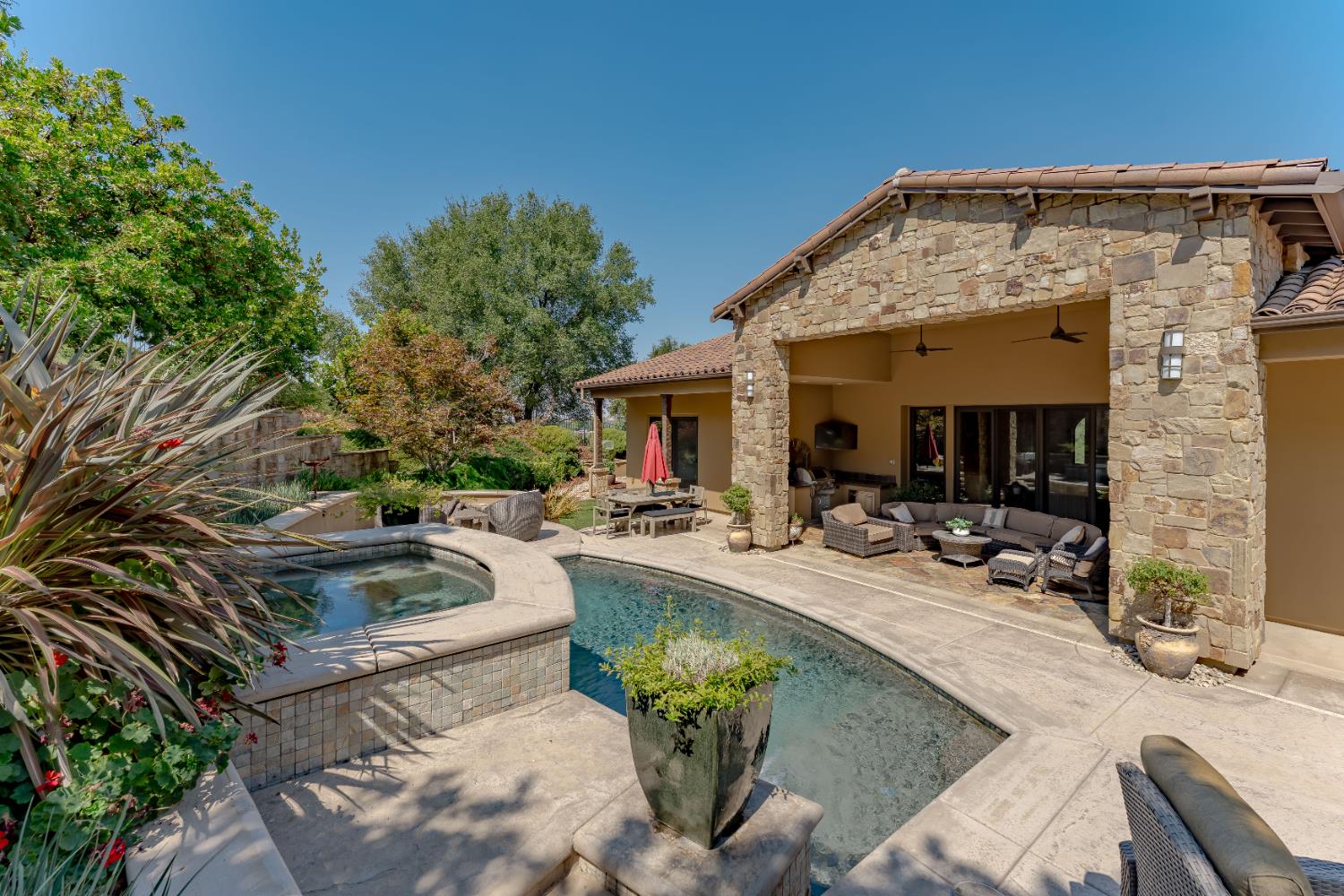 Loomis, California, 95650, United States, 4 Bedrooms Bedrooms, ,5 BathroomsBathrooms,Residential,For Sale,1939429