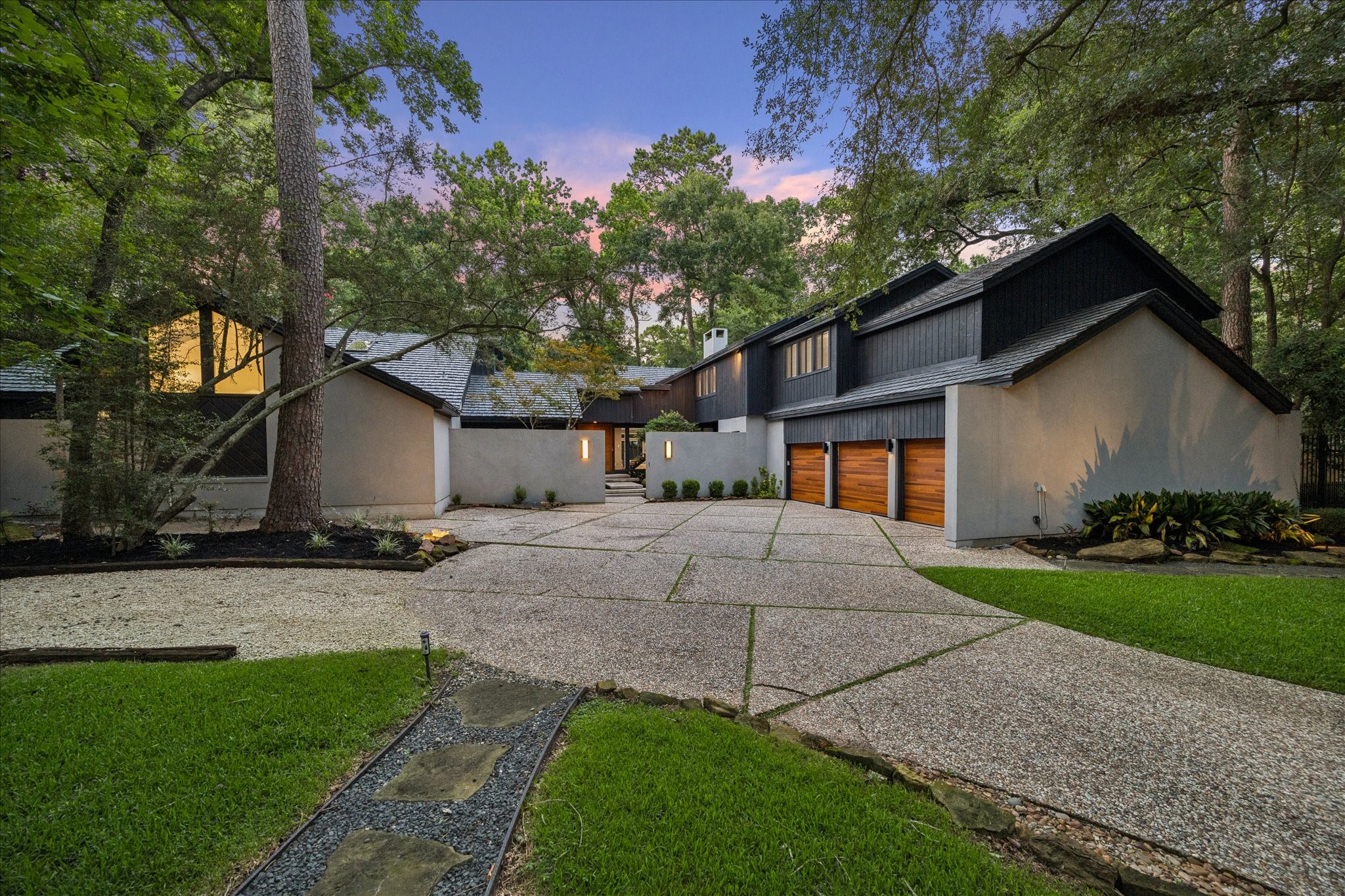  2411 Oakbank Drive - 物件實景