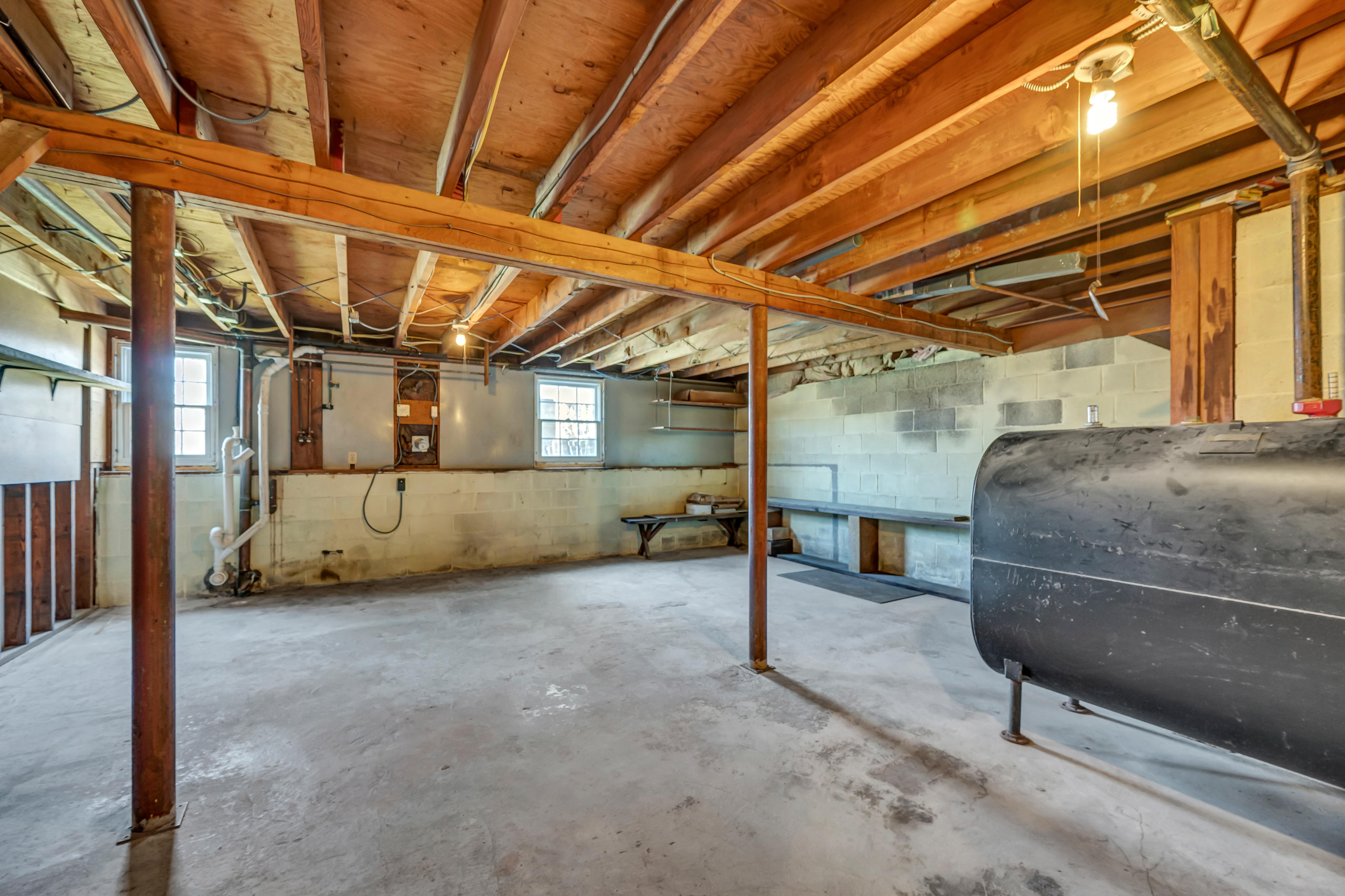  Well Built Colonial - 物件實景