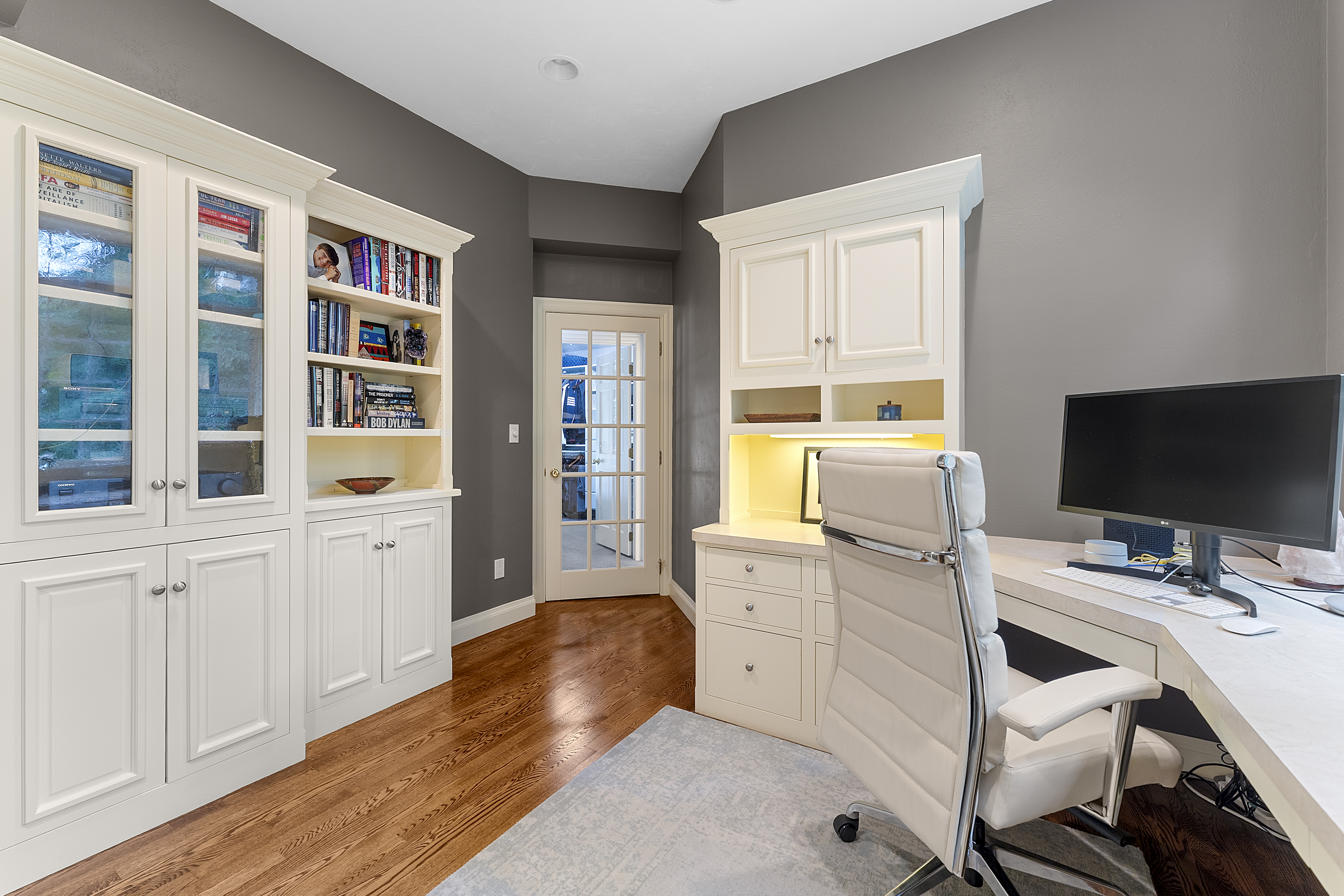  Elegant Colonial Offering Space, Privacy & Modern Comfort - 物件實景