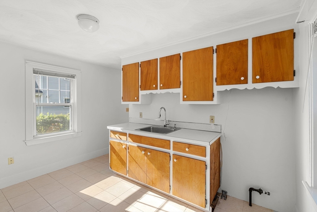 Wakefield, Massachusetts, 01880, United States, 4 Bedrooms Bedrooms, ,2 BathroomsBathrooms,Residential,For Sale,1947079