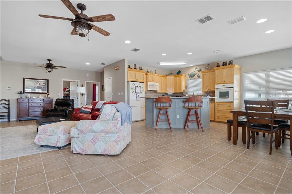 Rockport, Texas, 78382, United States, 3 Bedrooms Bedrooms, ,3 BathroomsBathrooms,Residential,For Sale,1848345