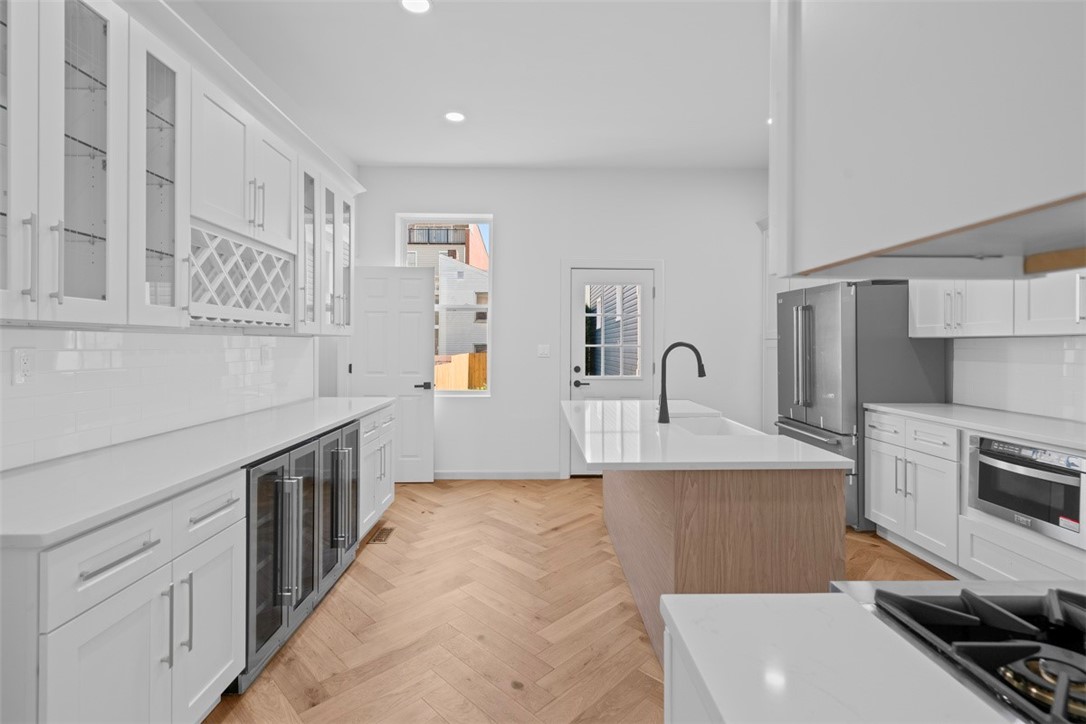 Lawrenceville, Pennsylvania, 15201, United States, 4 Bedrooms Bedrooms, ,4 BathroomsBathrooms,Residential,For Sale,1895769