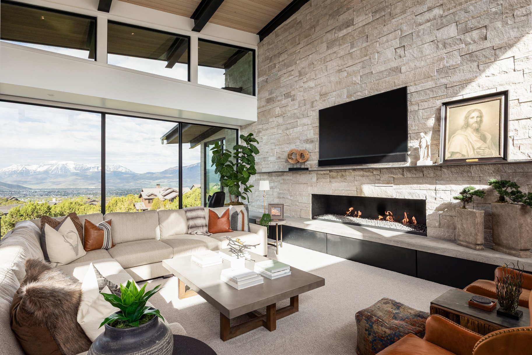  Luxury Lives Here  Architectural Masterpiece with Unmatched Privacy & Views - 物件實景