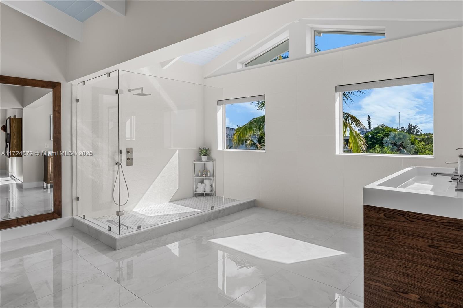 Islamorada, Florida, 33036, United States, 6 Bedrooms Bedrooms, ,4 BathroomsBathrooms,Residential,For Sale,1932543