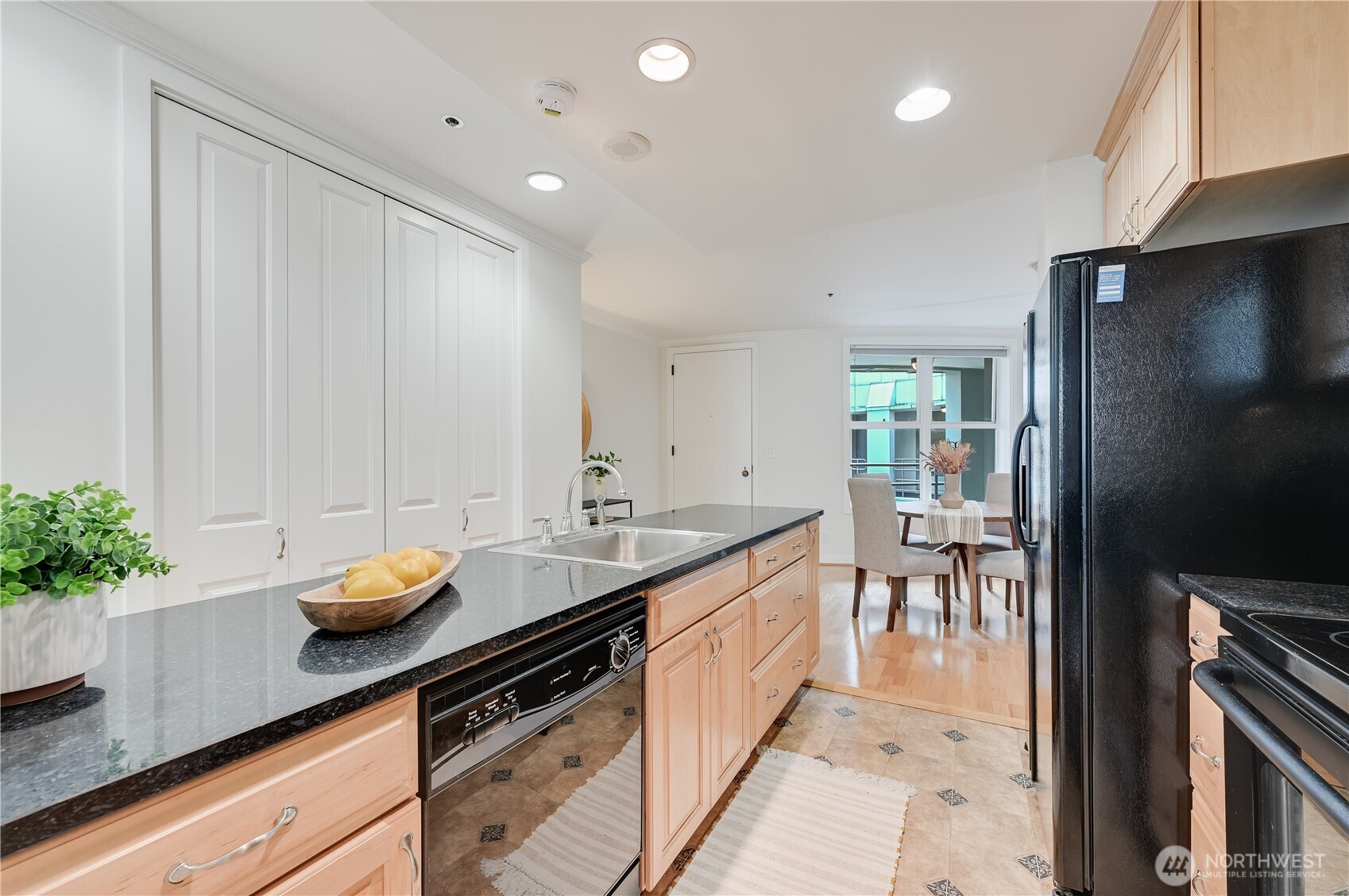 Seattle, Washington, 98101, United States, 2 Bedrooms Bedrooms, ,1 BathroomBathrooms,Residential,For Sale,1827633